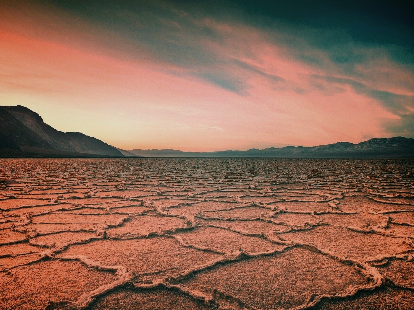 Высохшее пустынное озеро обои
