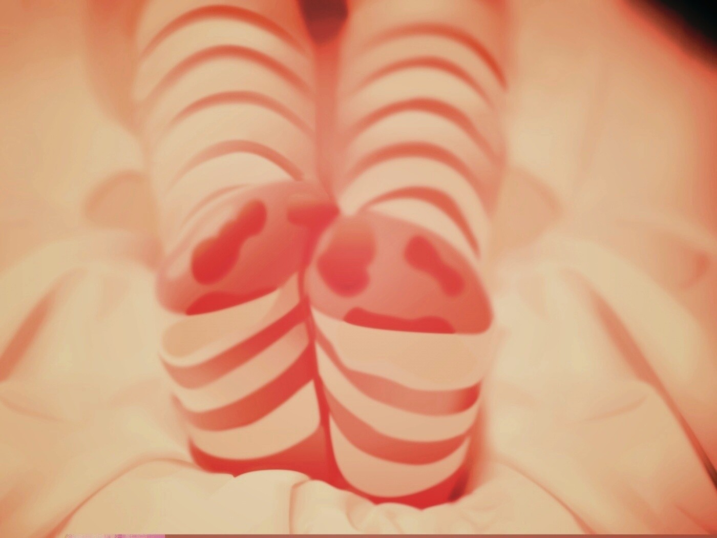 Ножки в полосатых чулках обои