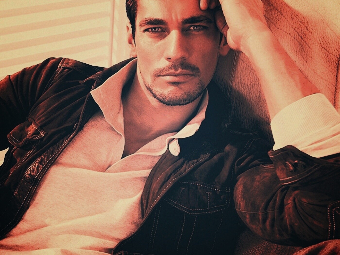 Парень в куртке обои