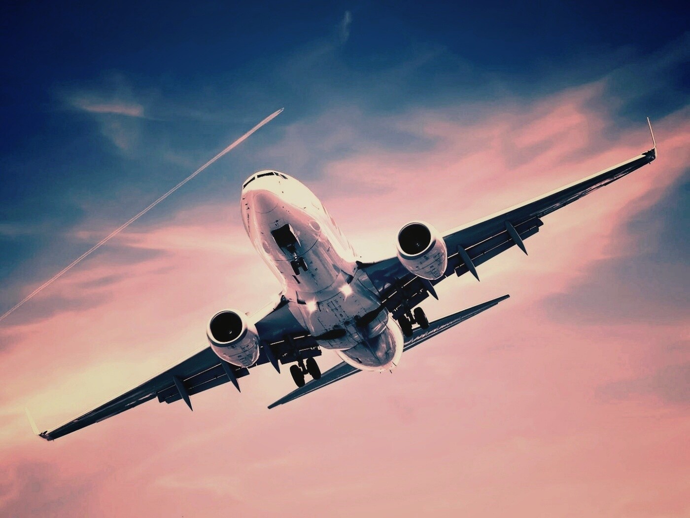 Лайнер в небе обои