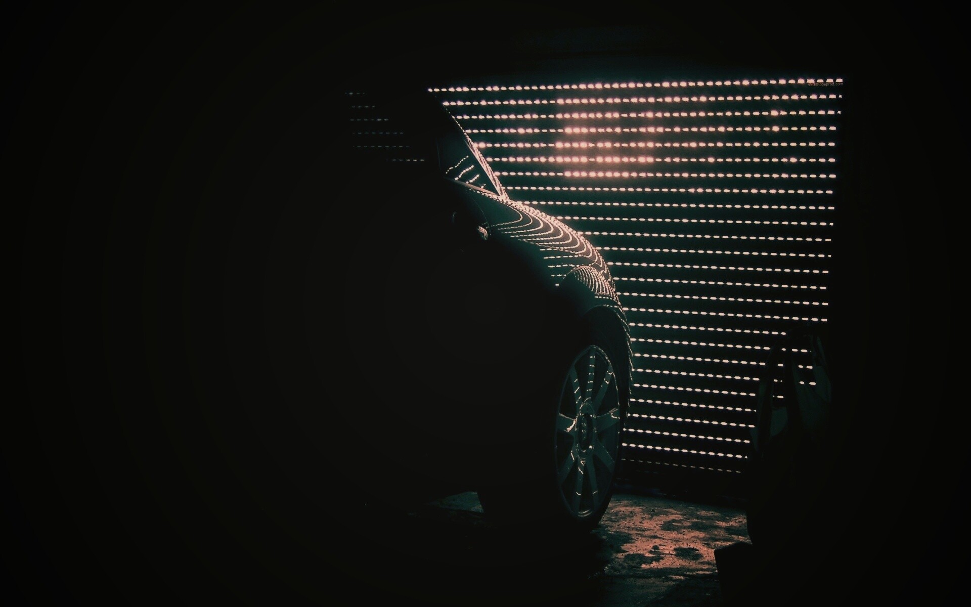 Машина в закрытом гараже обои