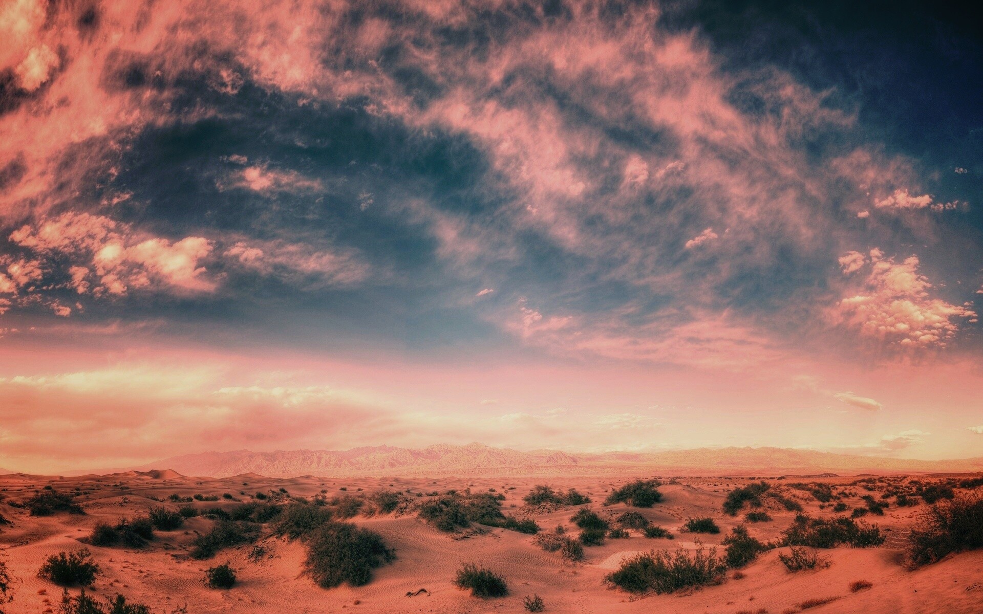 Горы в пустыне обои