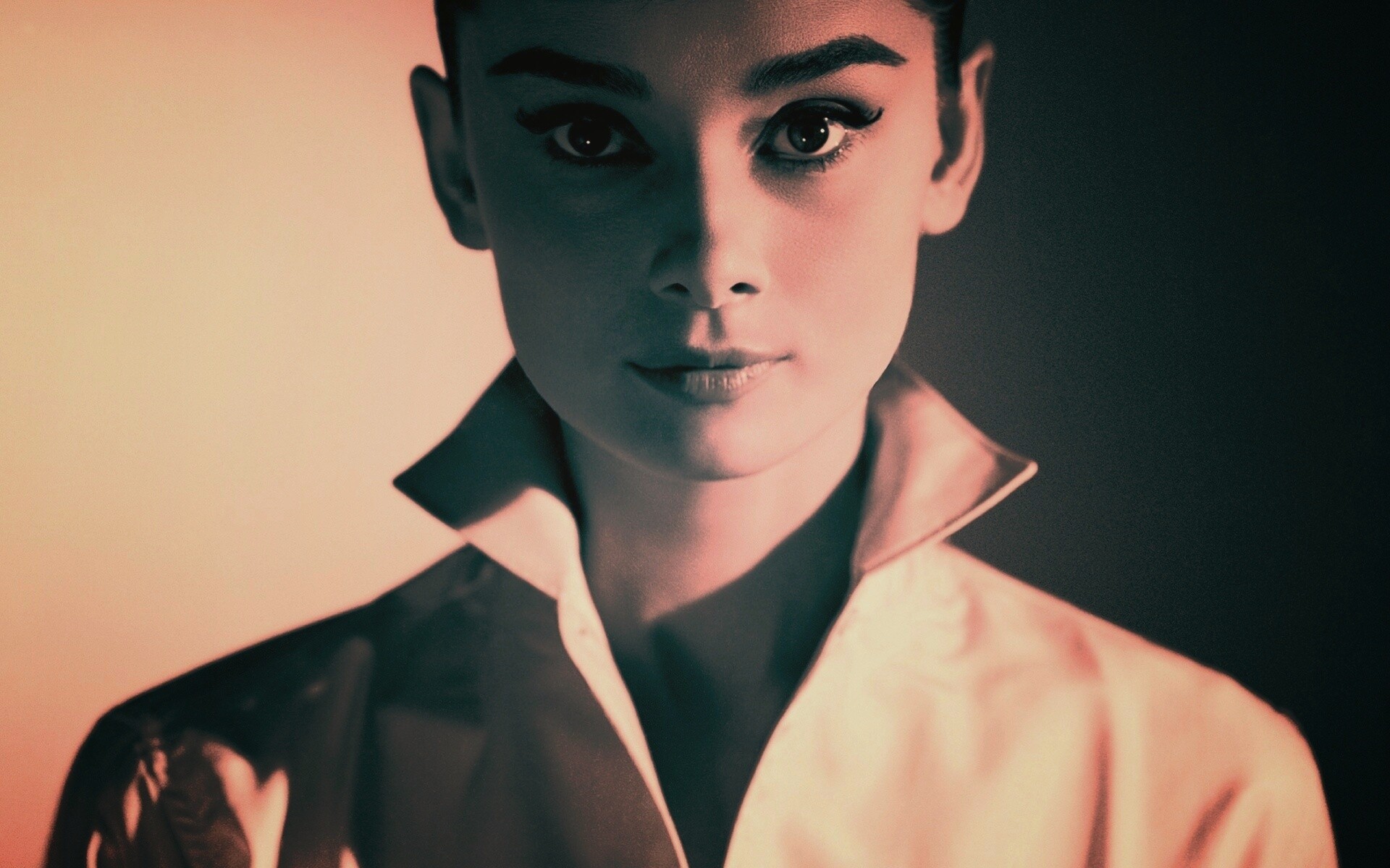 Одри Хепберн в grayscale обои