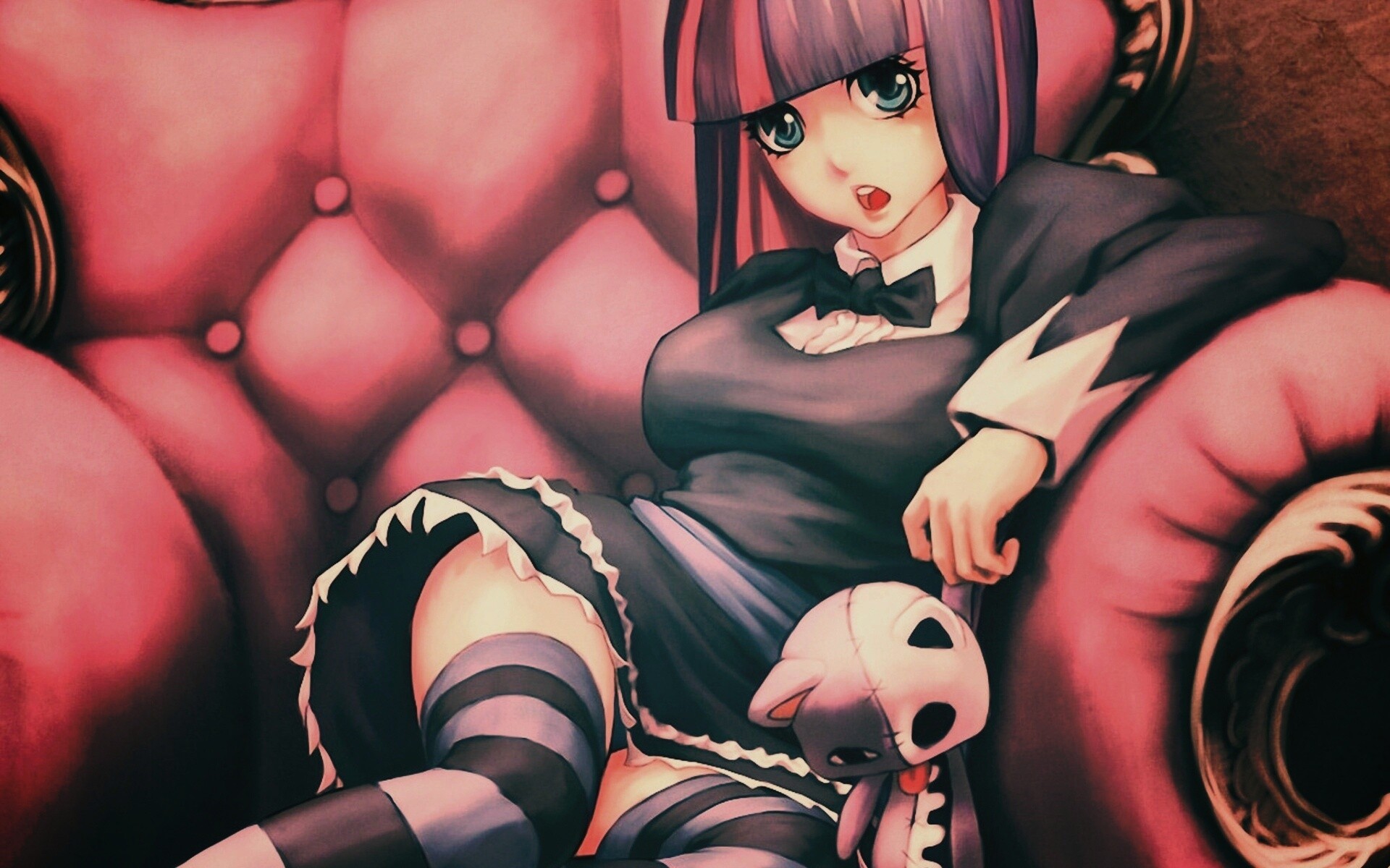 Девочка с куклой котенка обои