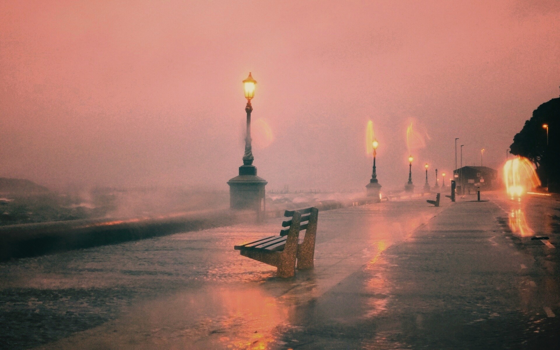 Набережная в ливень обои