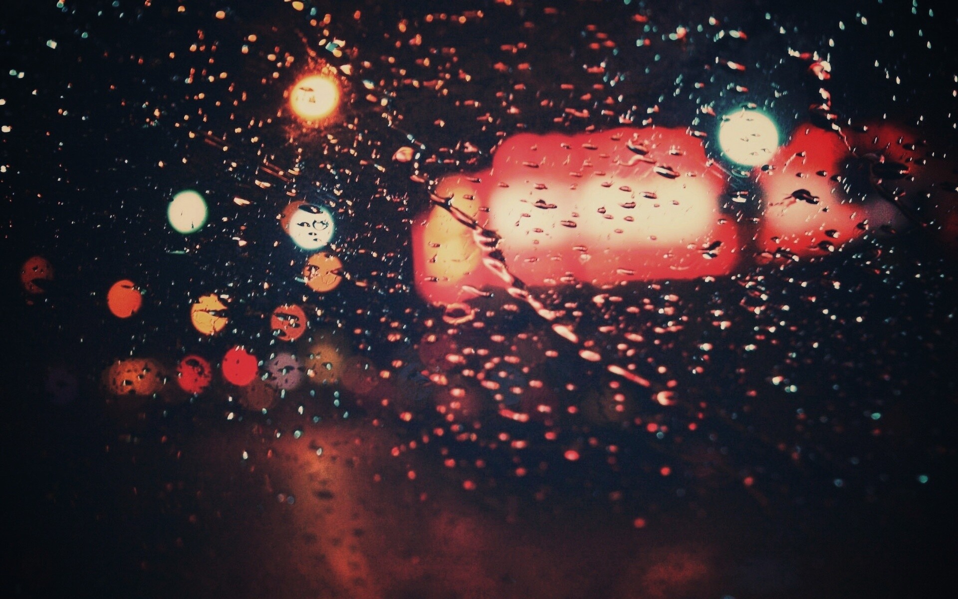 Дождь на стекле обои