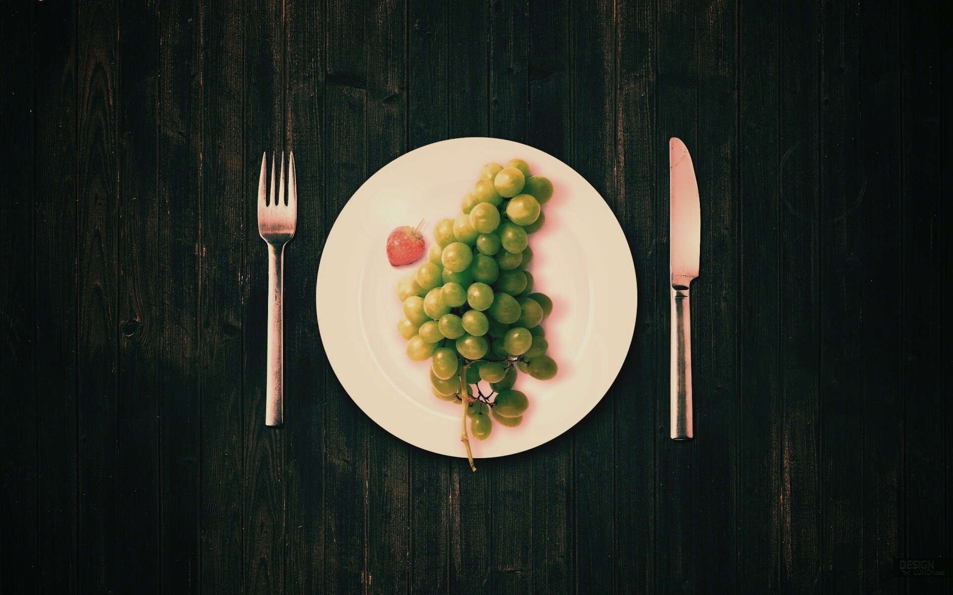 Виноград с клубникой обои