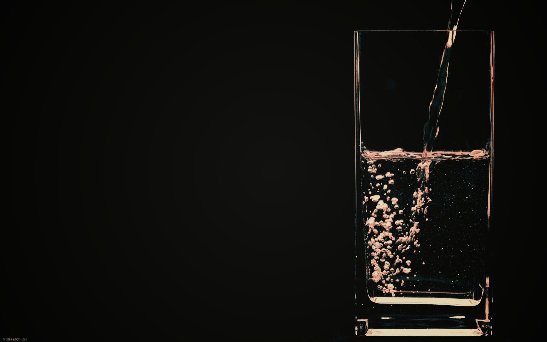 Вода в стакане обои