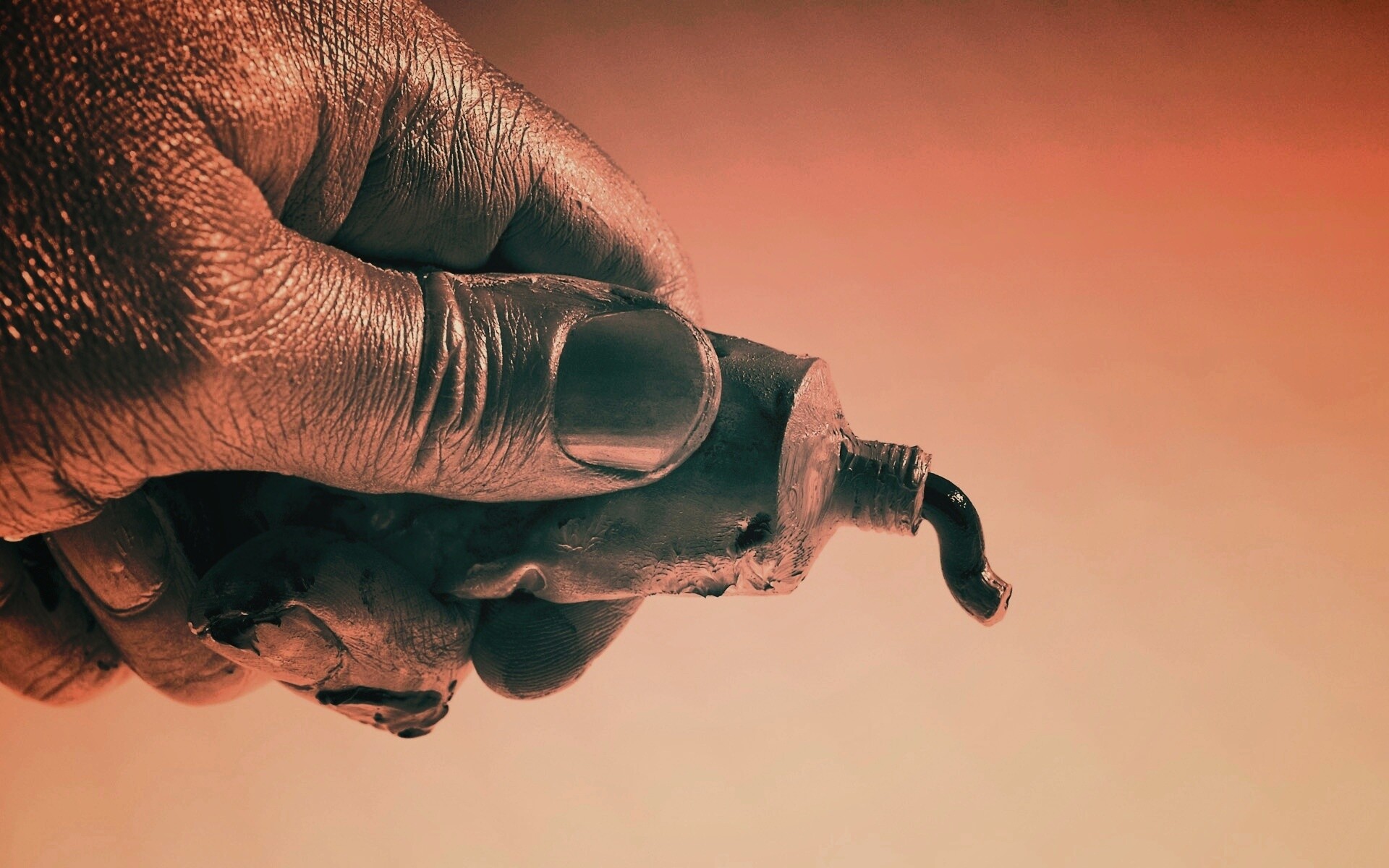 Чёрная краска обои