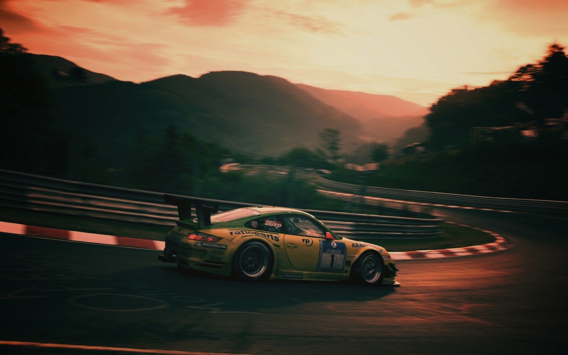 Гоночная трасса в горах и Порше обои
