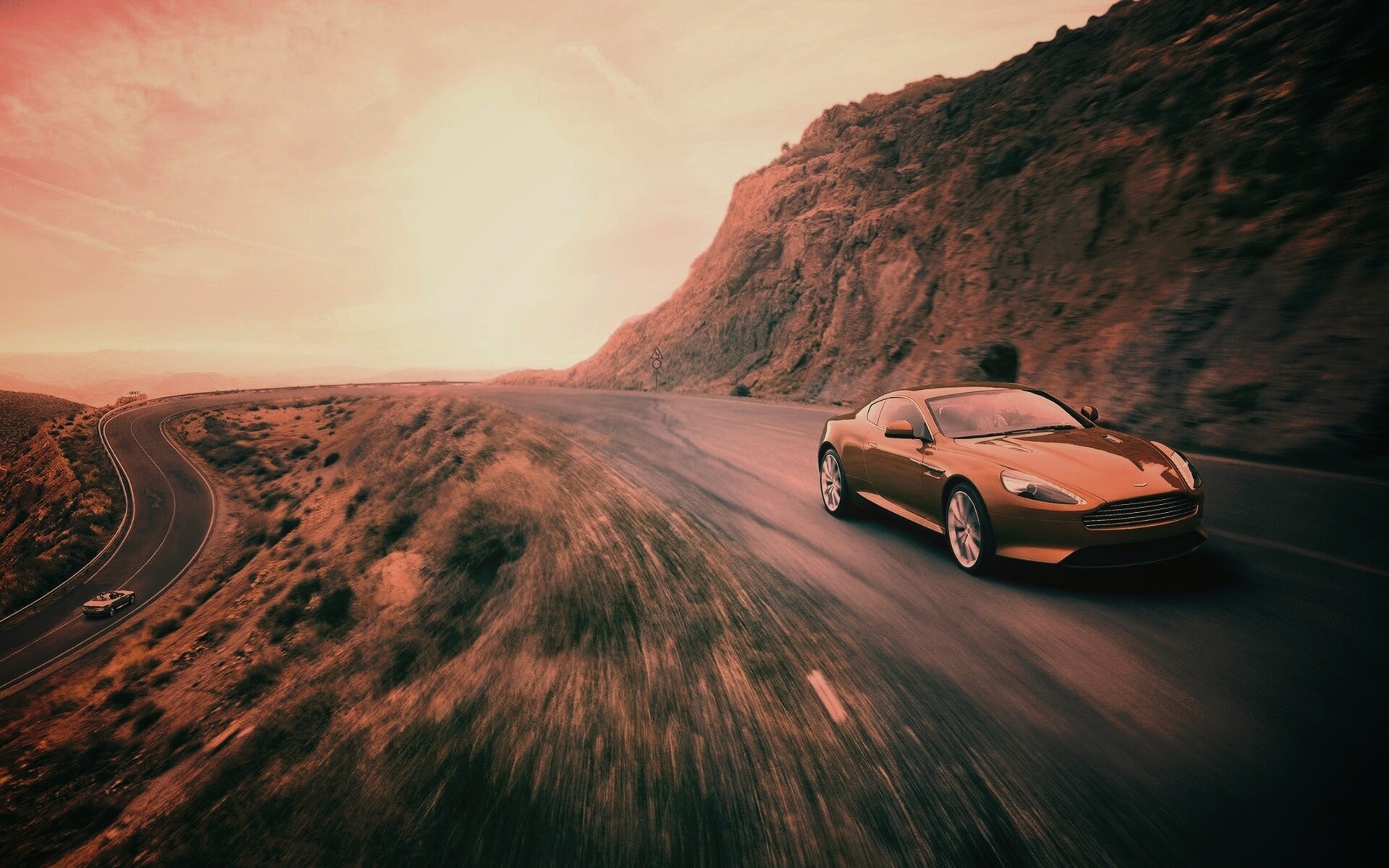 Aston Martin в горах обои