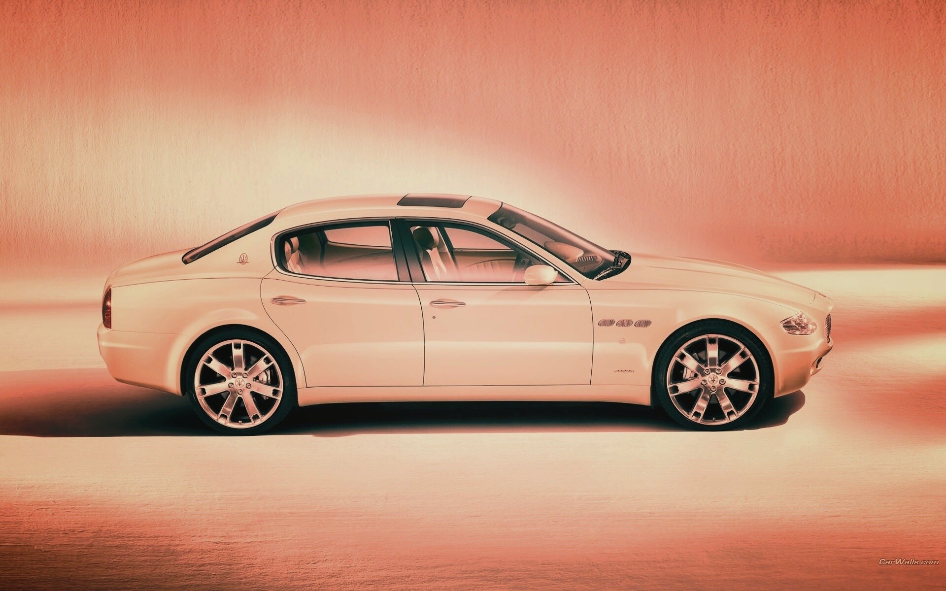 Maserati Quattroporte сбоку обои