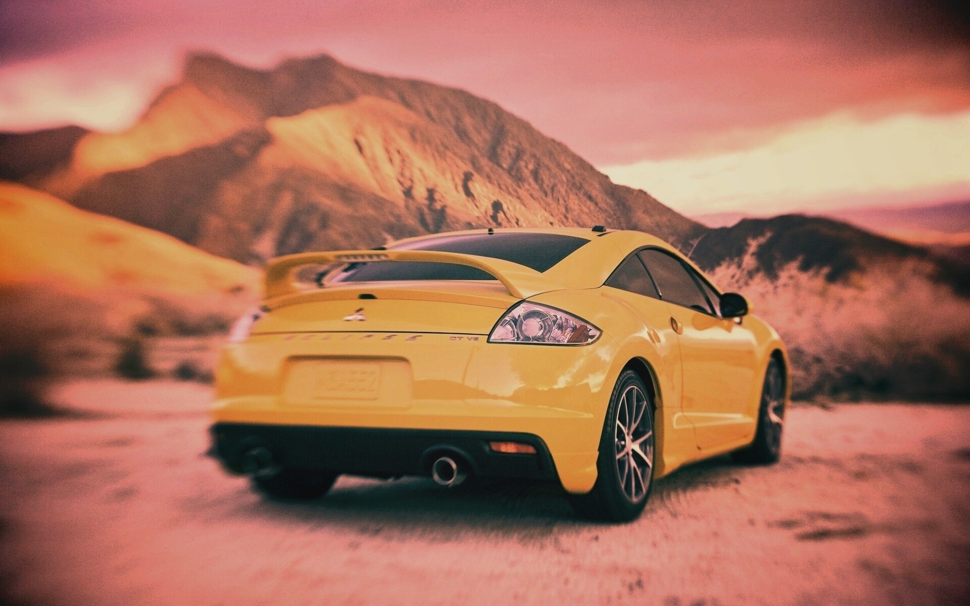 Mitsubishi в горах обои