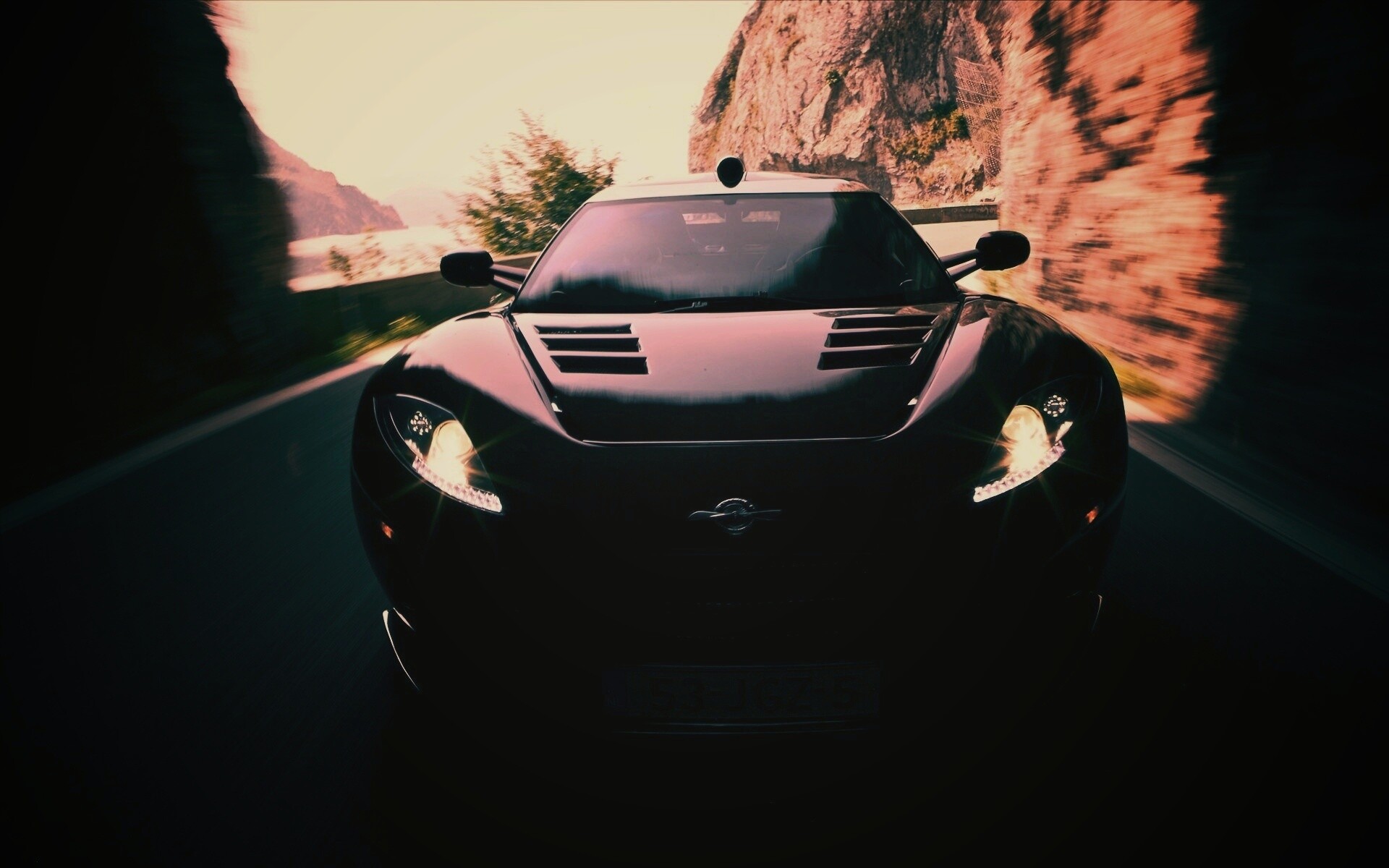 Машина въезжает в тоннель обои