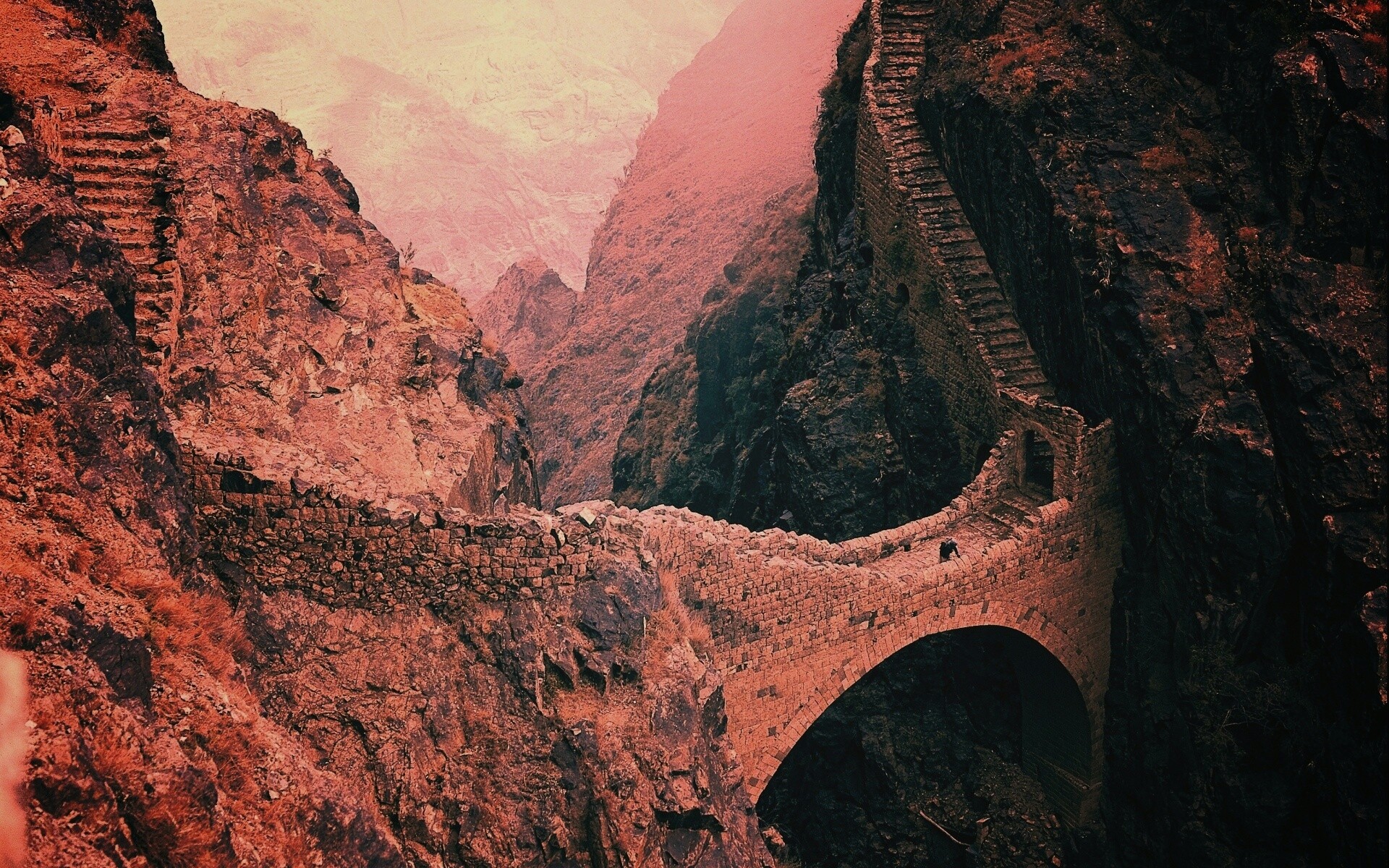 Путь в скалах обои