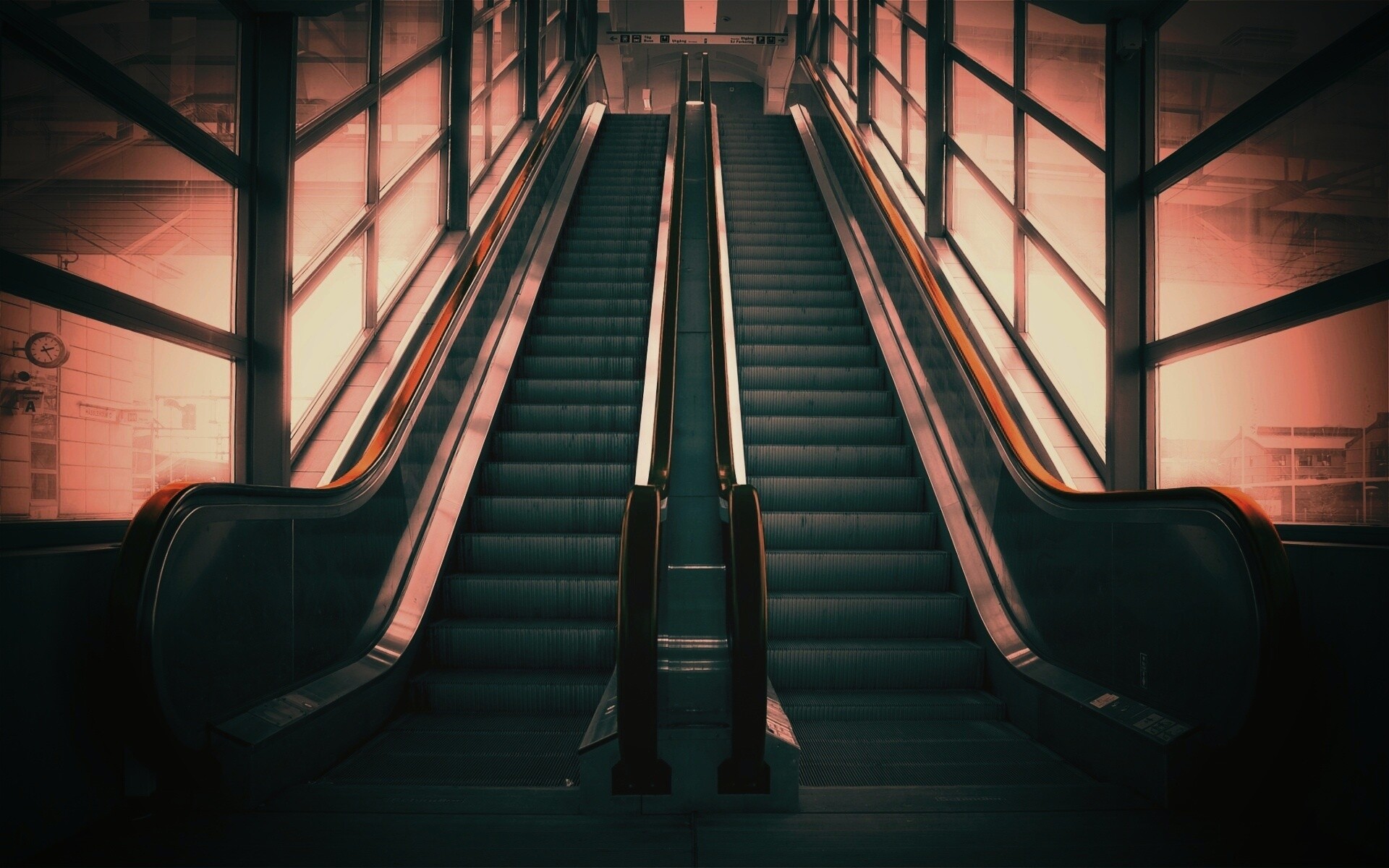Эскалаторы снизу обои