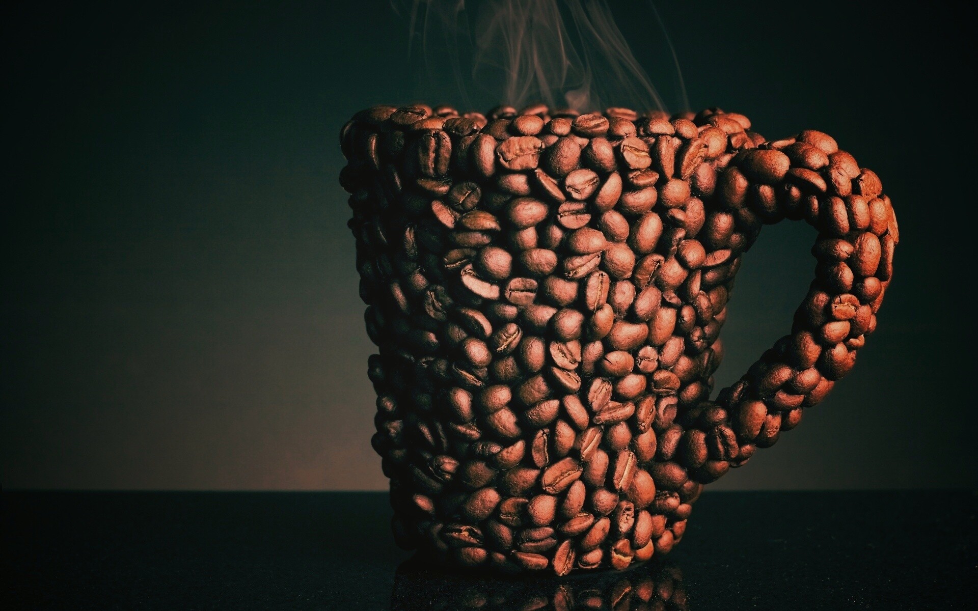 Кружка из кофейных зерен обои