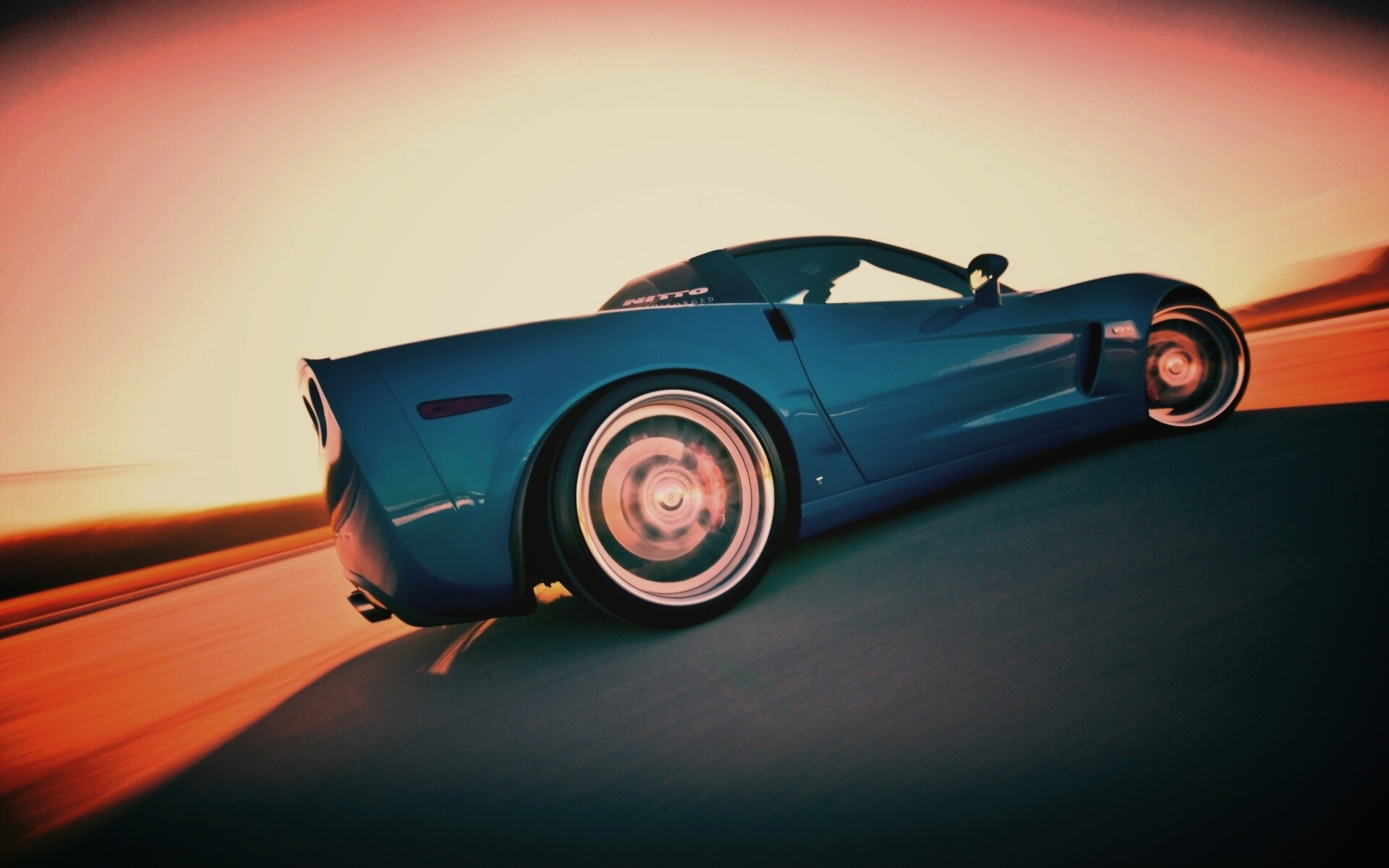 Гоночный спорткар синего цвета обои