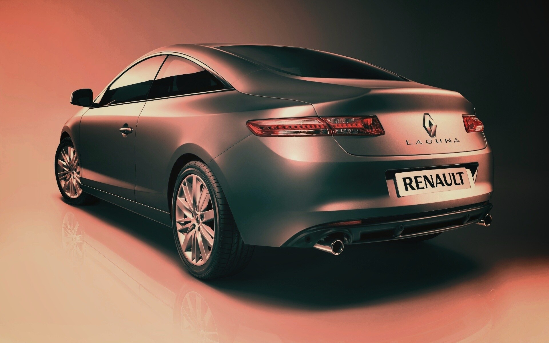 Рено Лагуна: вид сзади обои