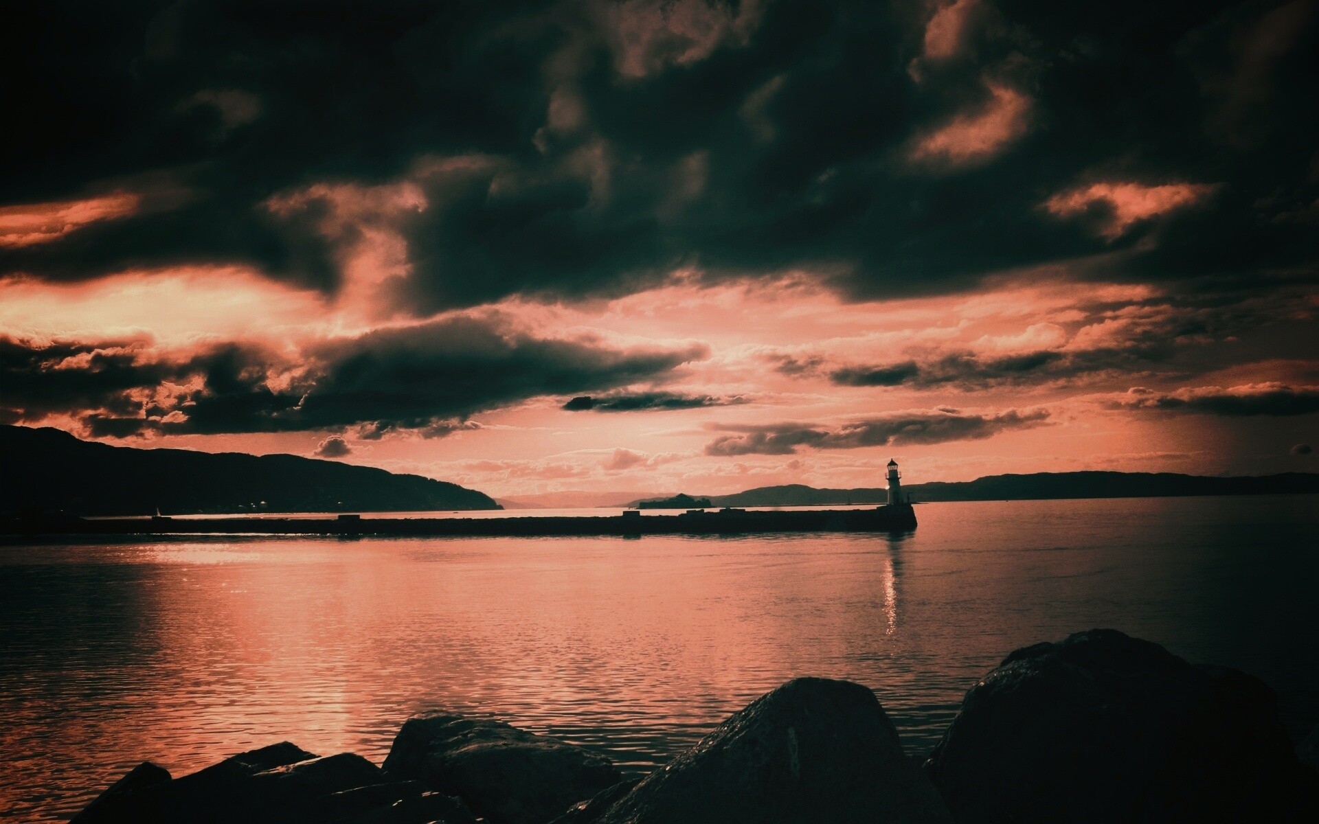 Маяк в далеке обои