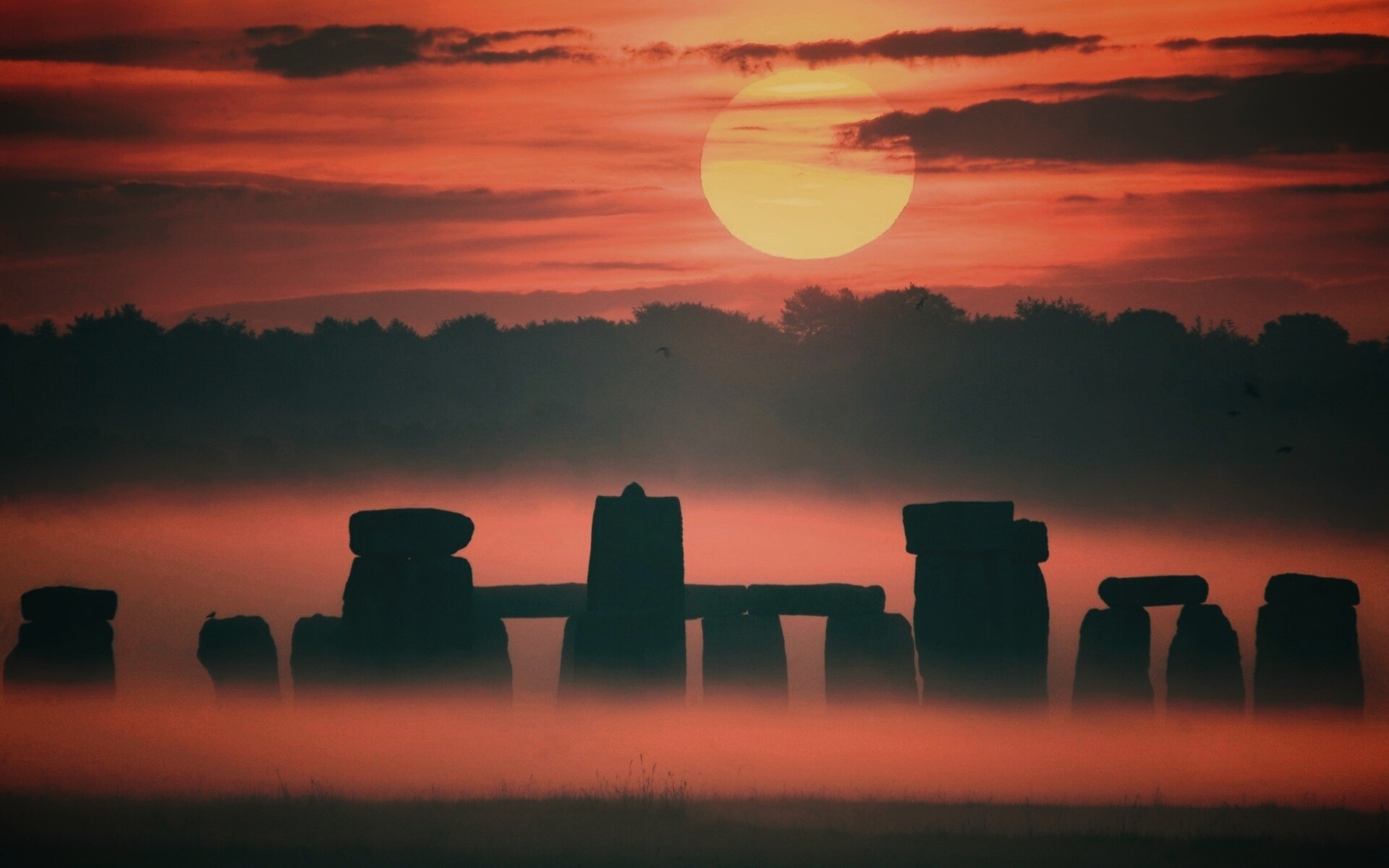 Стоунхэндж в утреннем тумане обои