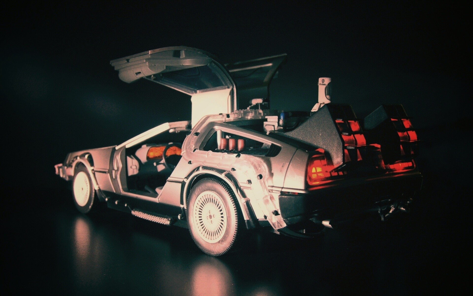 Фигурка делореана обои