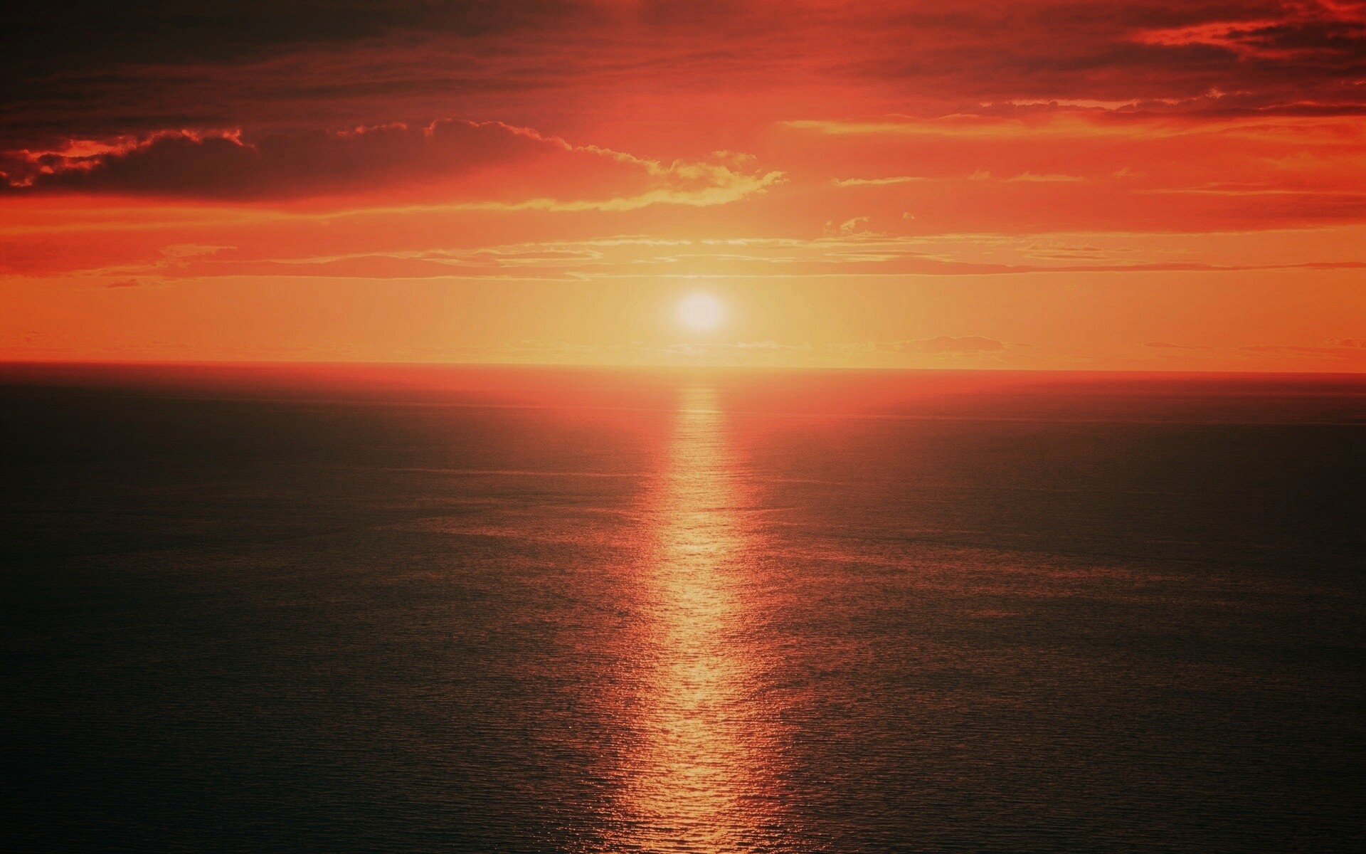 Закат и его отражение в море обои