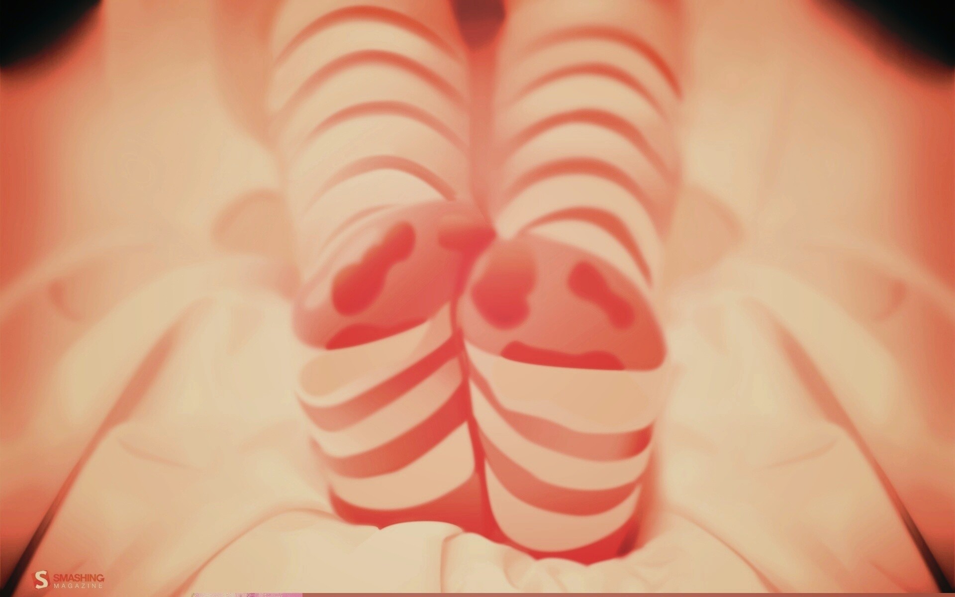 Ножки в полосатых чулках обои