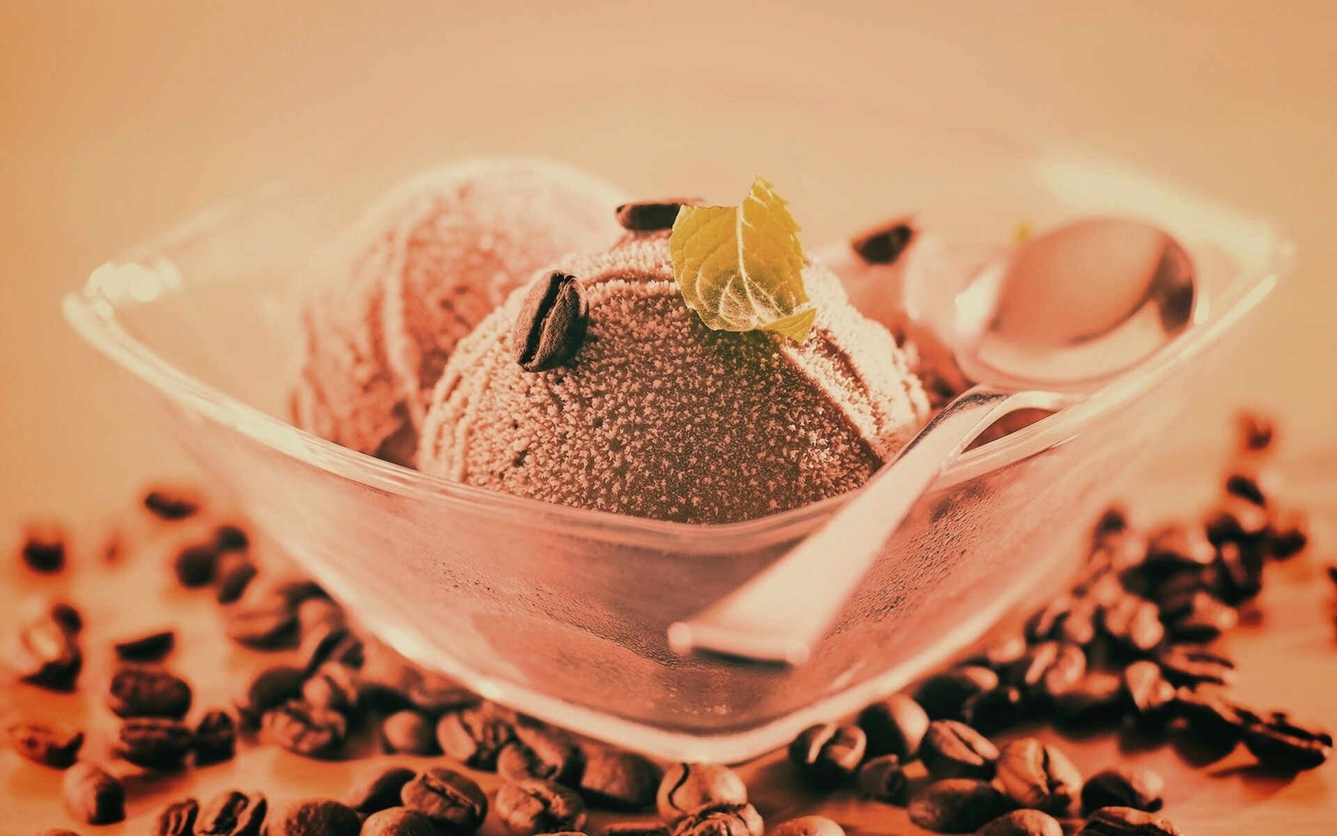 Кофейное мороженое с листиком мяты обои