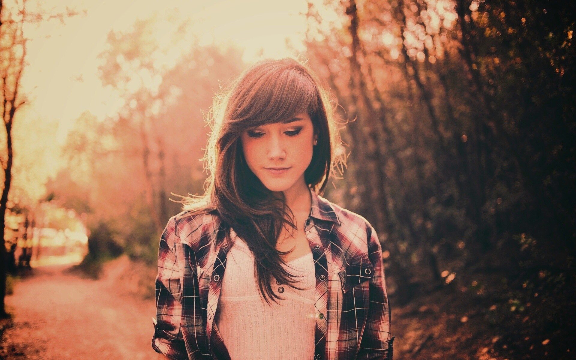 Девушка в парке обои