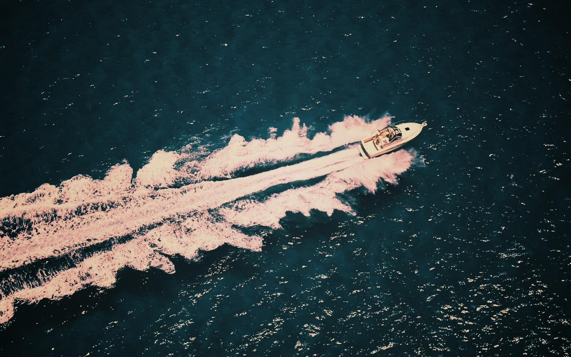 Вид на катер обои