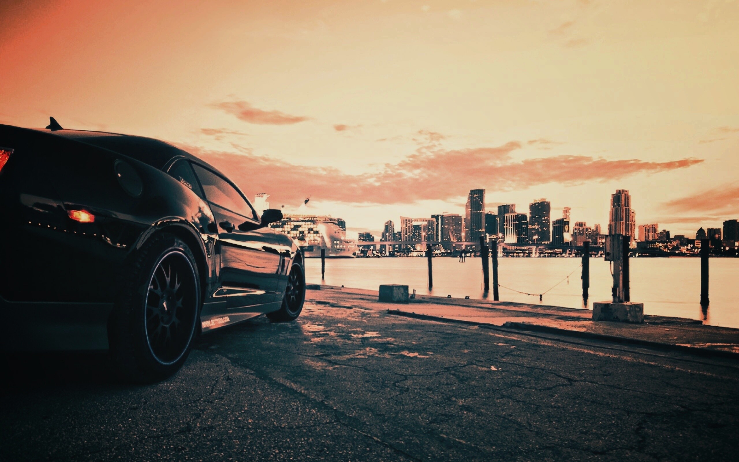 Черный спорткар обои