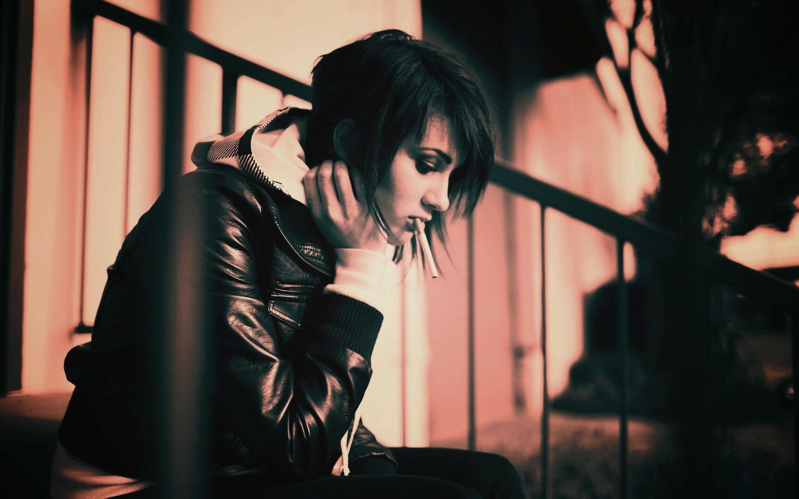 Девушка с сигаретой обои