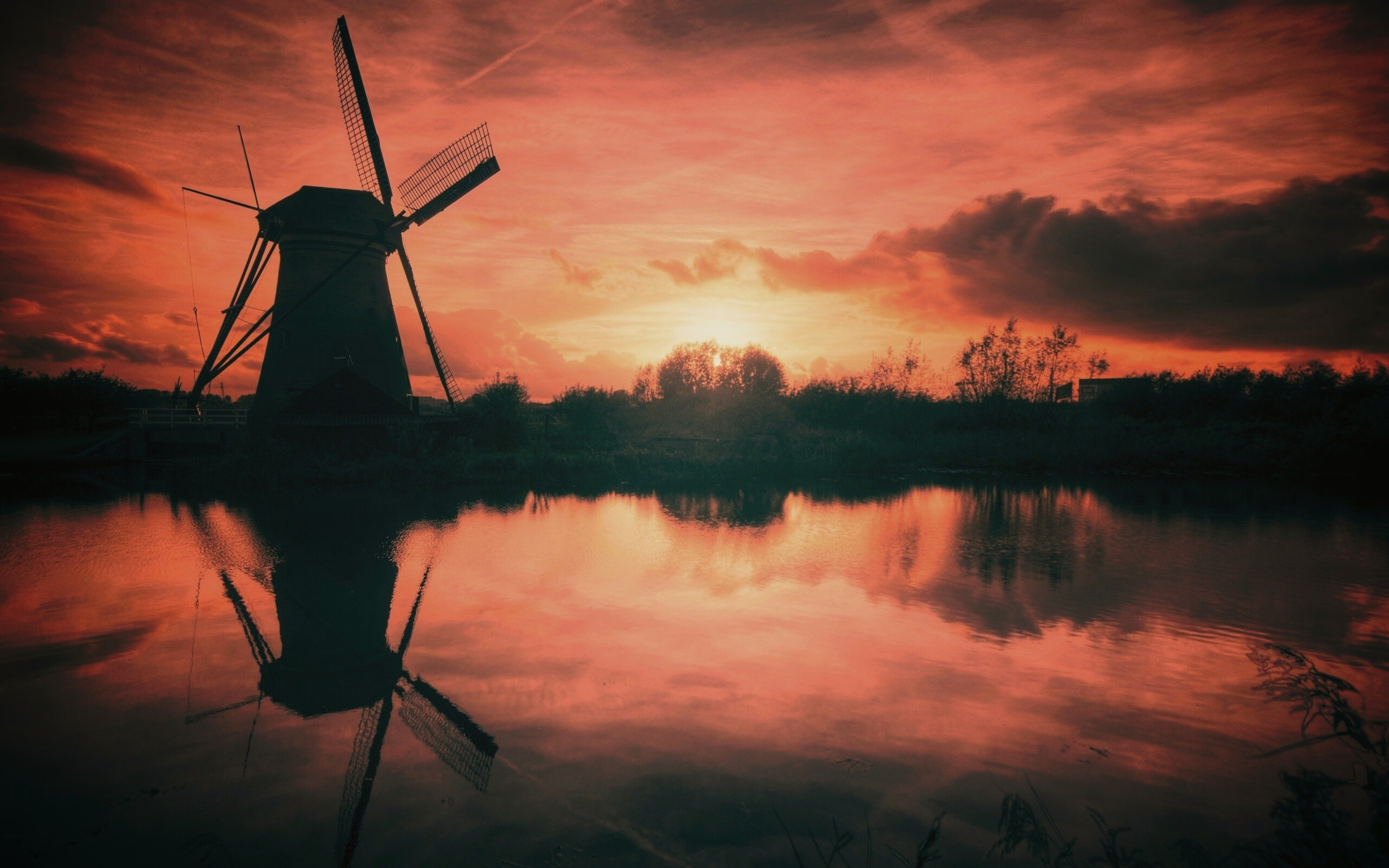 Мельница на озере обои