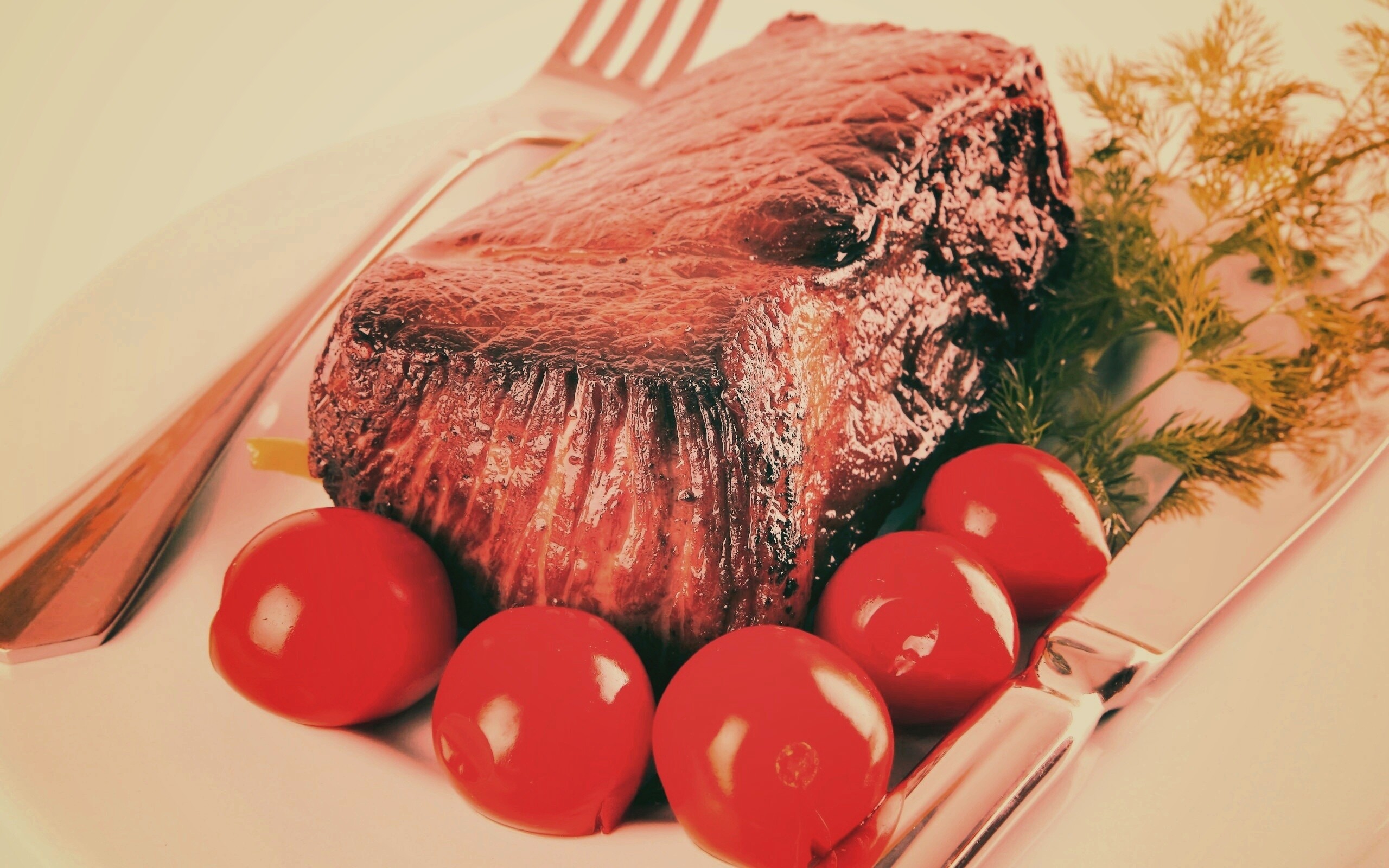 Стейк с помидорами обои