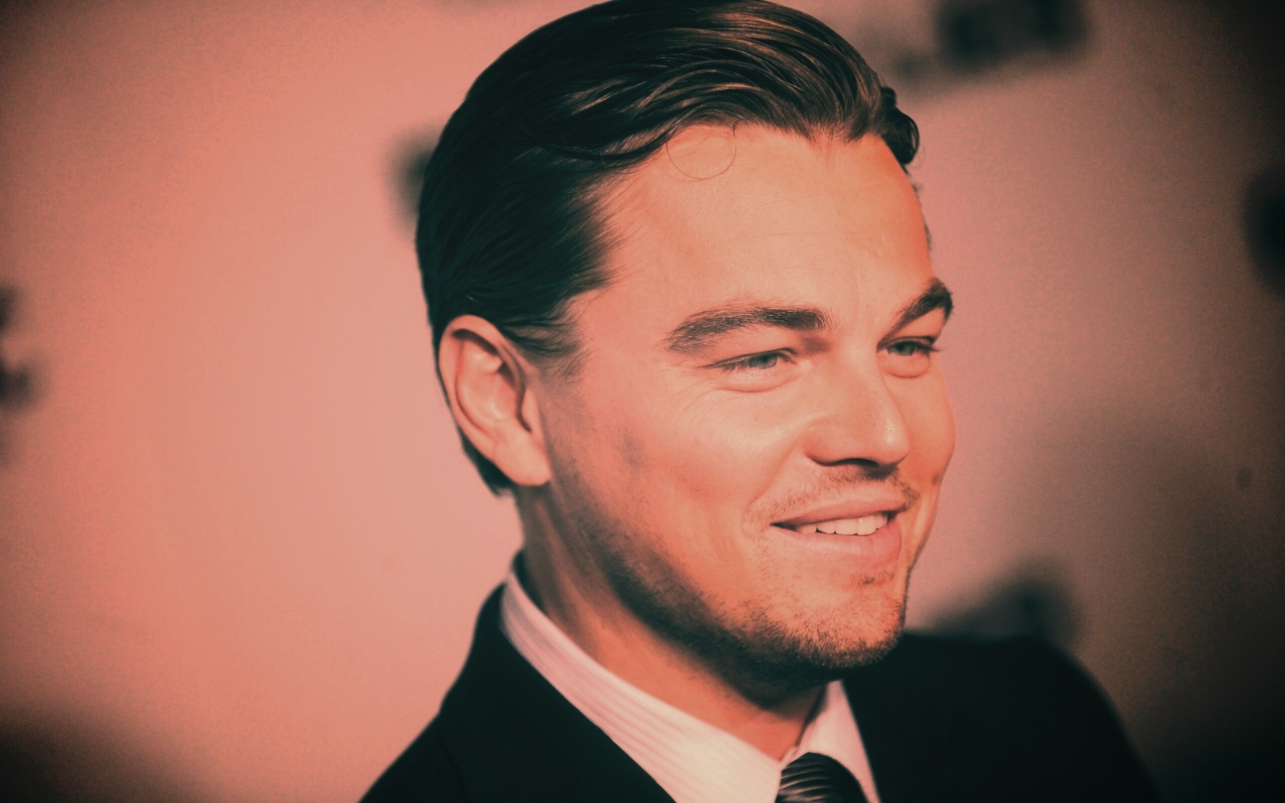 Леонардо Дикаприо в костюме обои