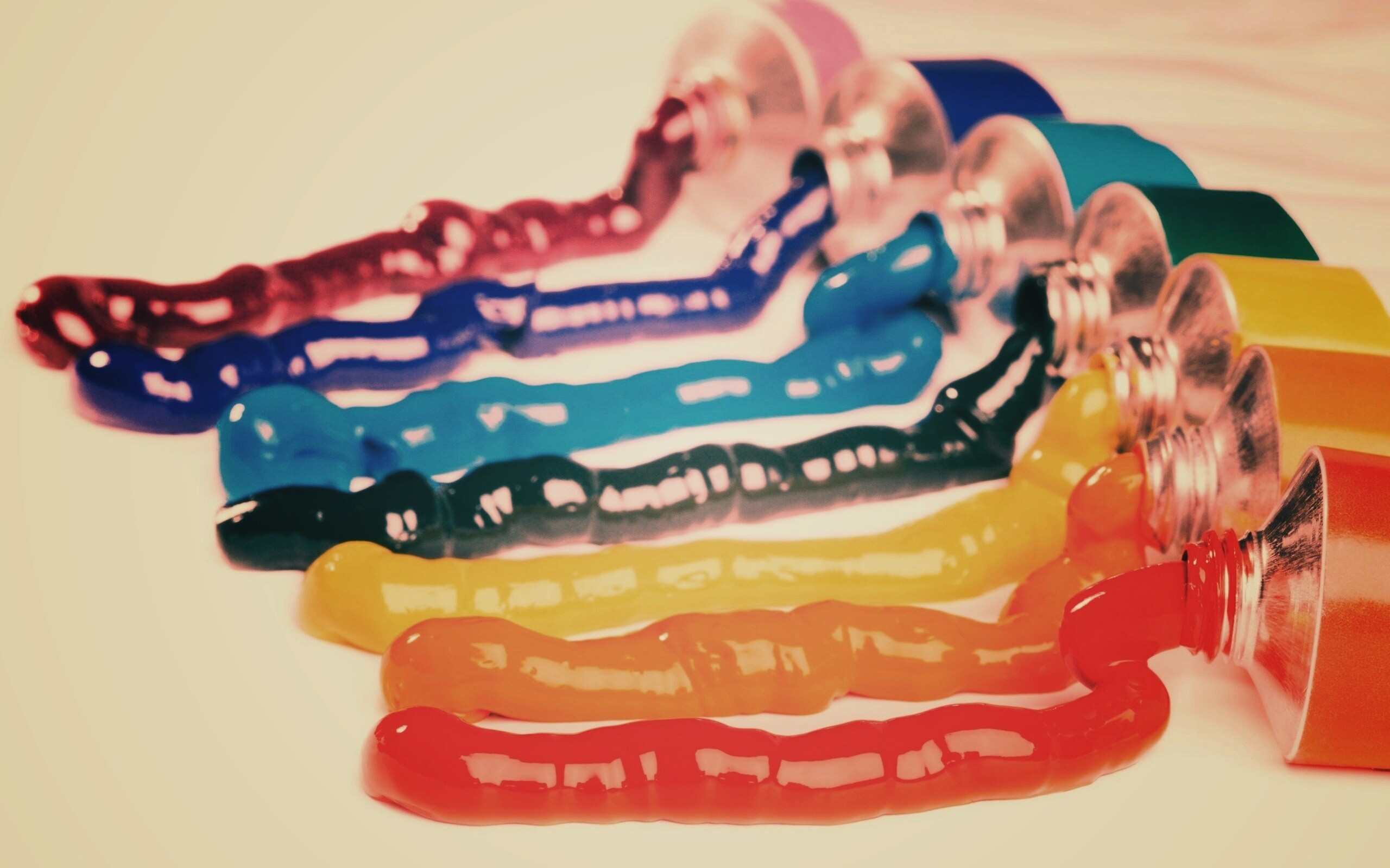 Тюбики с краской обои