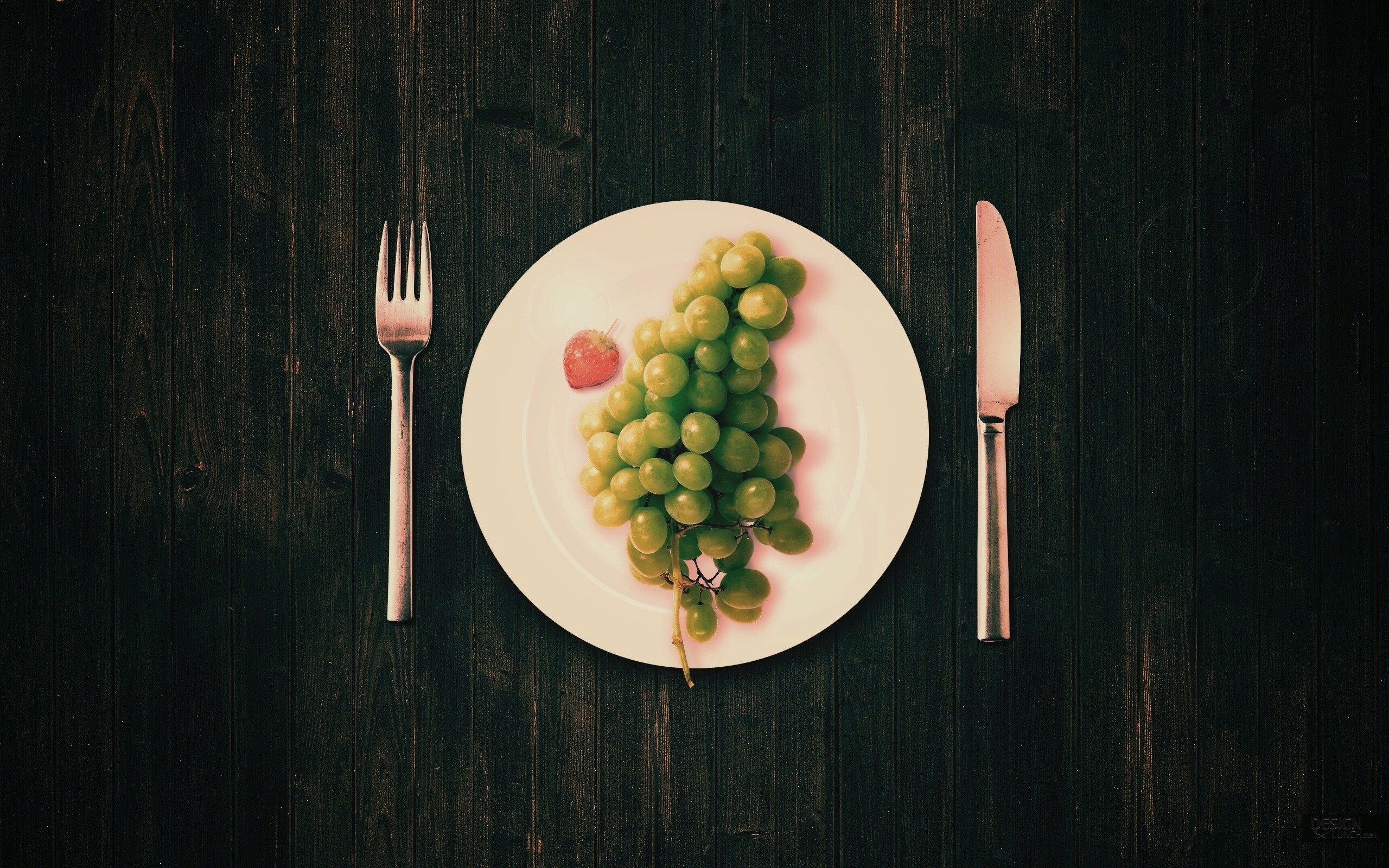 Виноград с клубникой обои