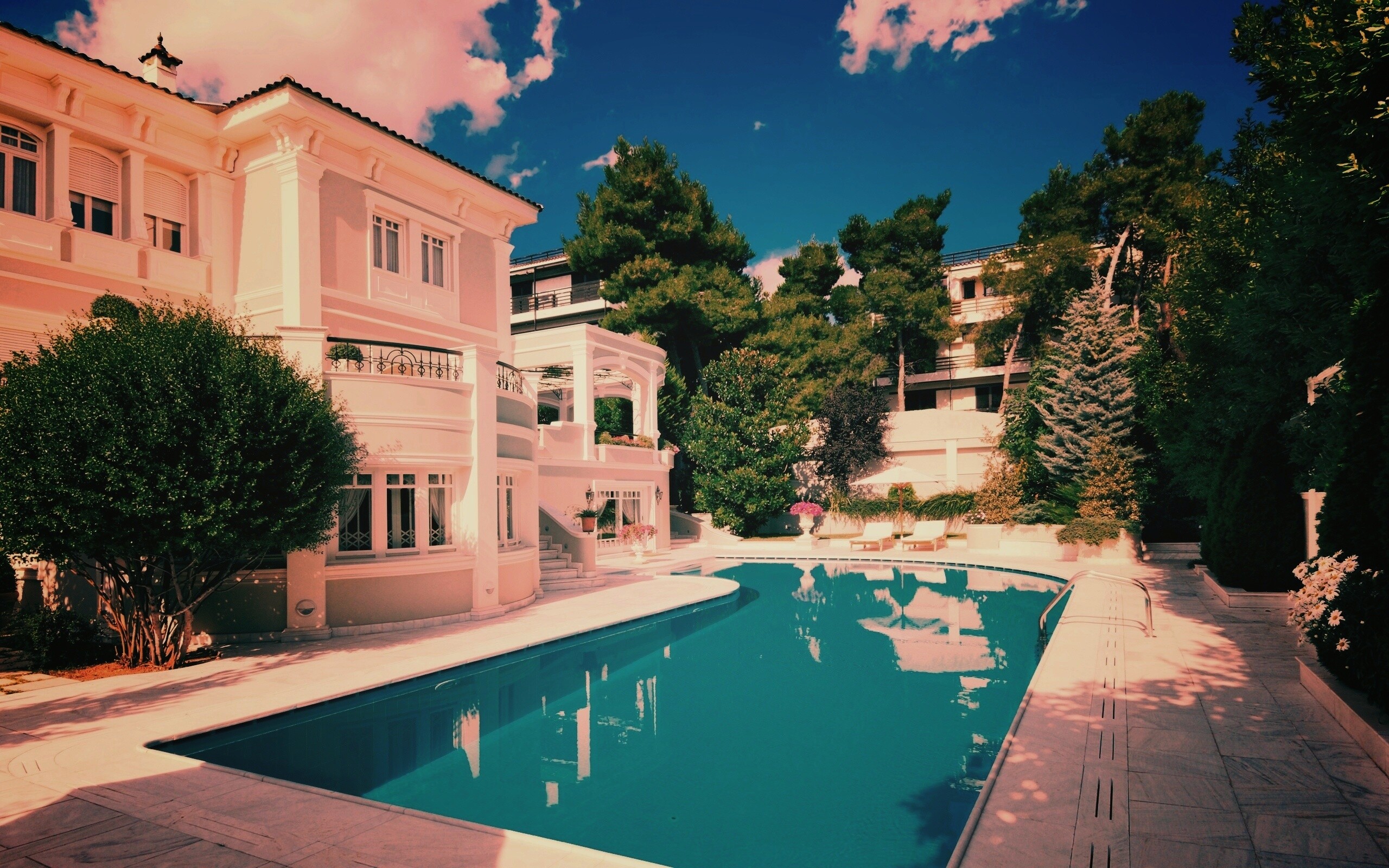 Особняк с бассейном обои