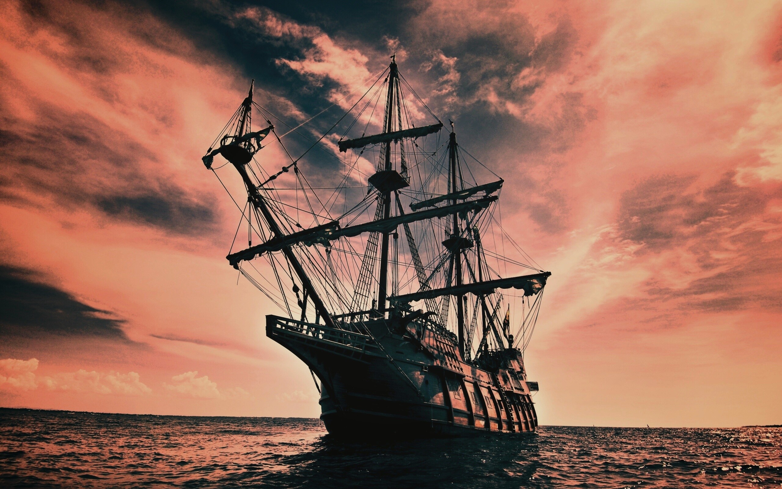 Галеон в море обои