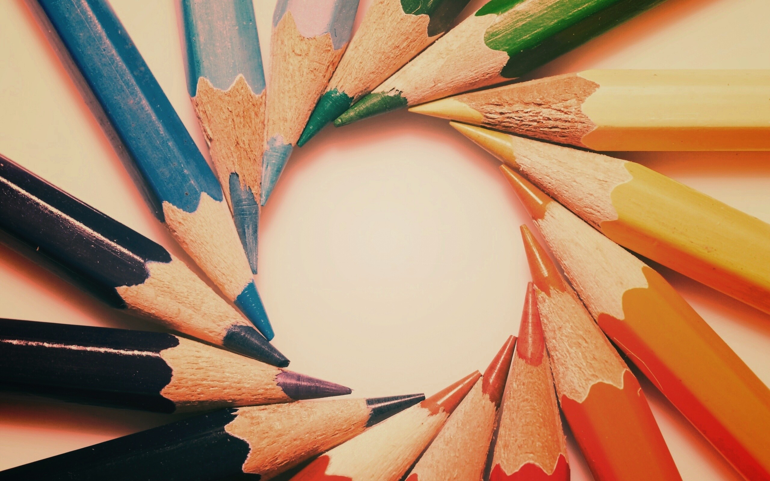 Радуга в карандашах обои