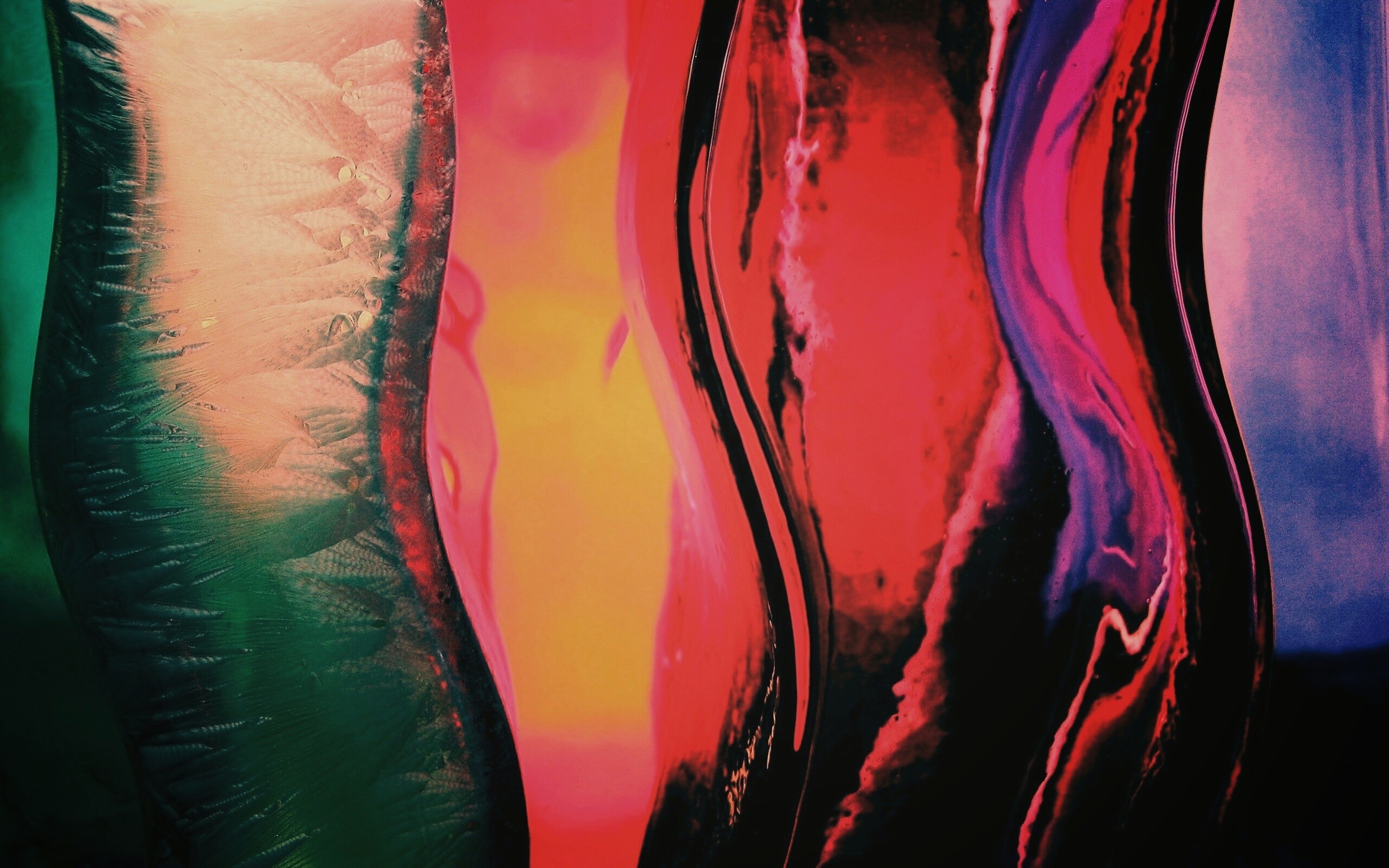 Цветные линии на стекле обои