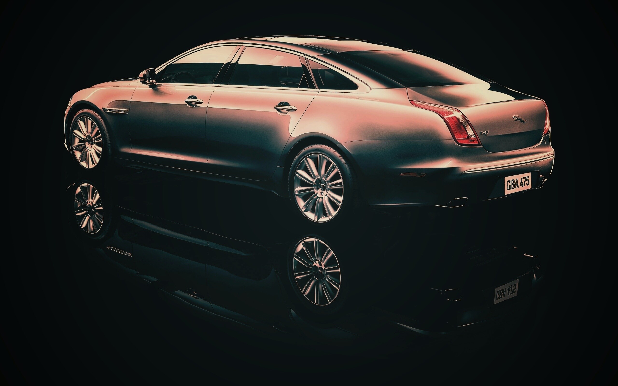 Шикарный седан от ягуар обои