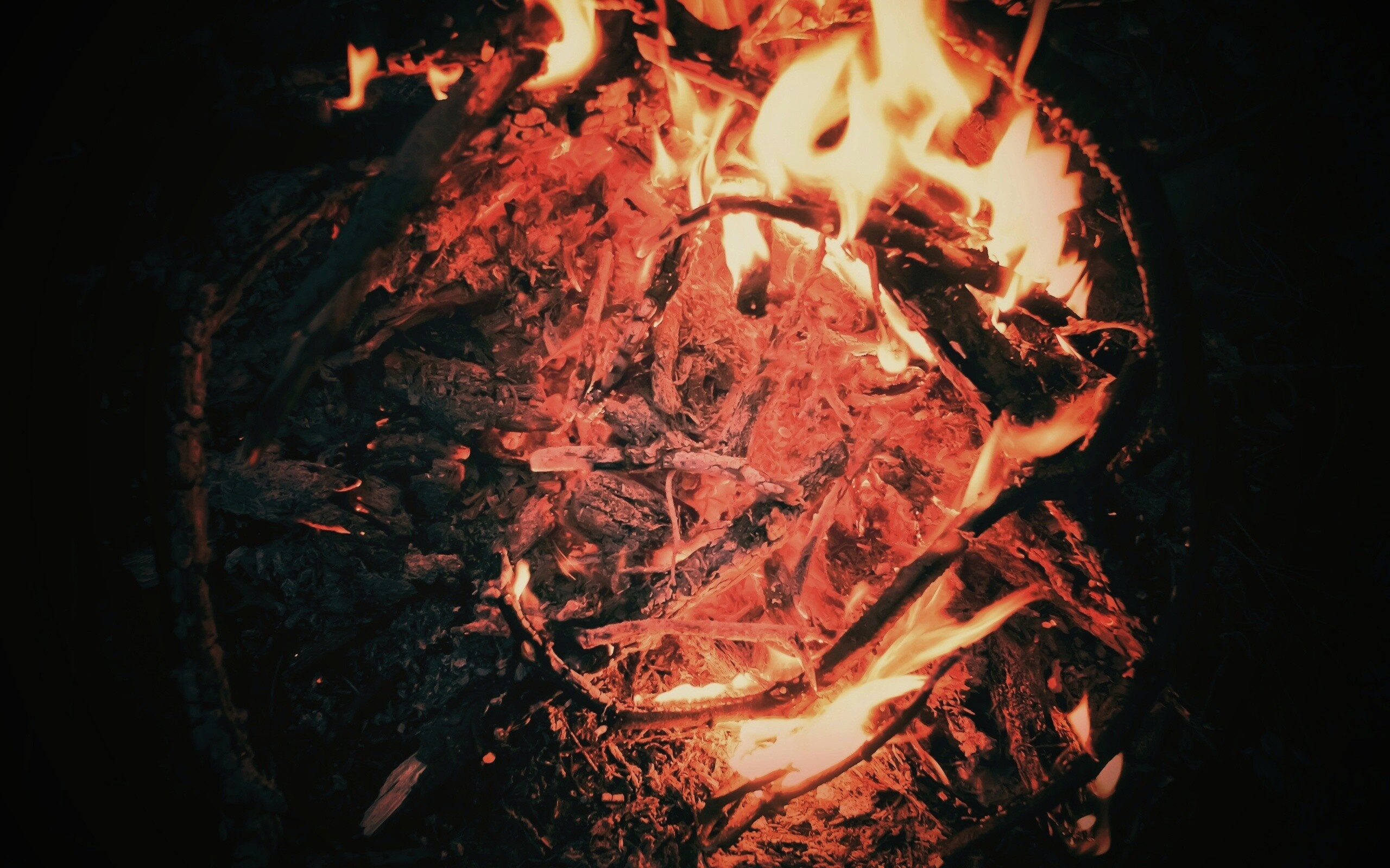 Костёр крупным планом обои