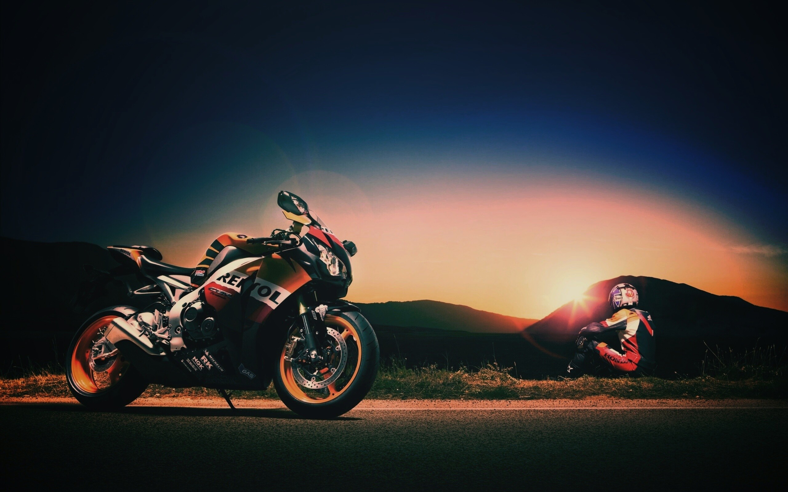 Мотоциклист и мотоцикл обои