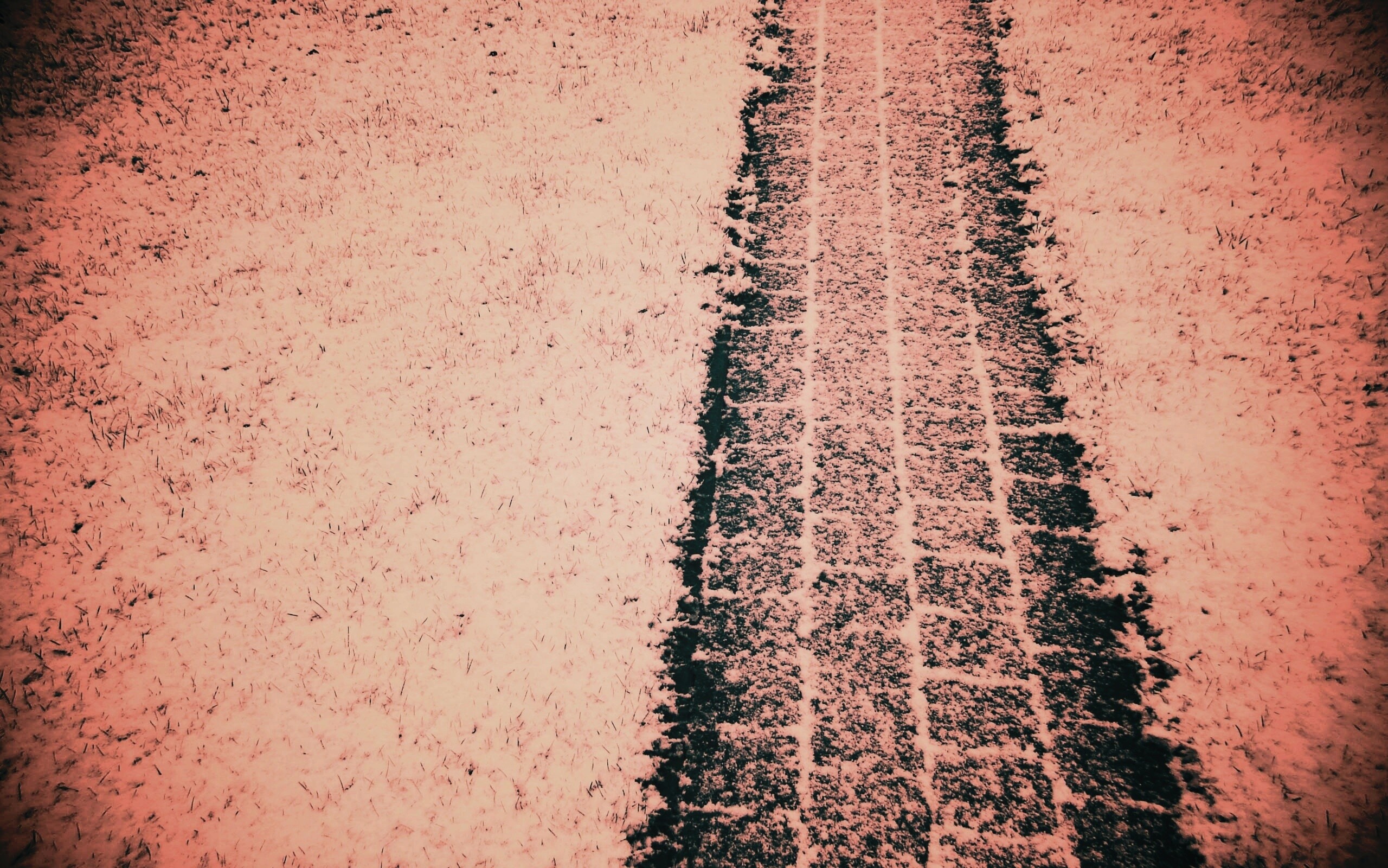 След покрышек в снегу обои