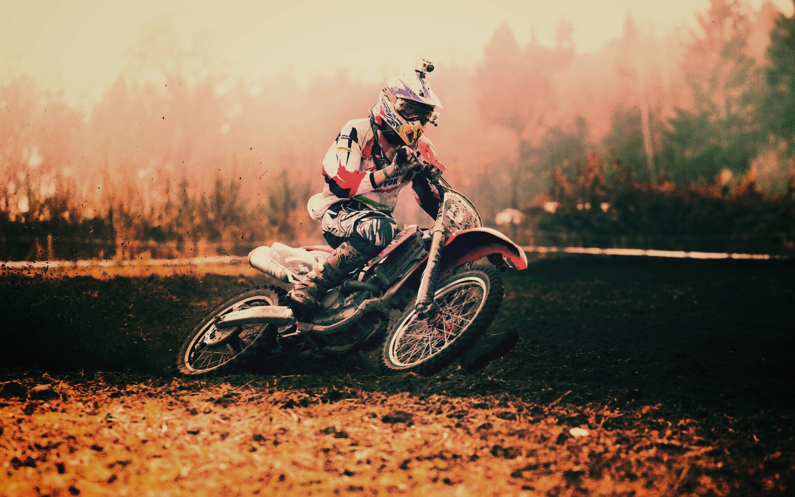 Зрелищное ралли на мотоциклах обои