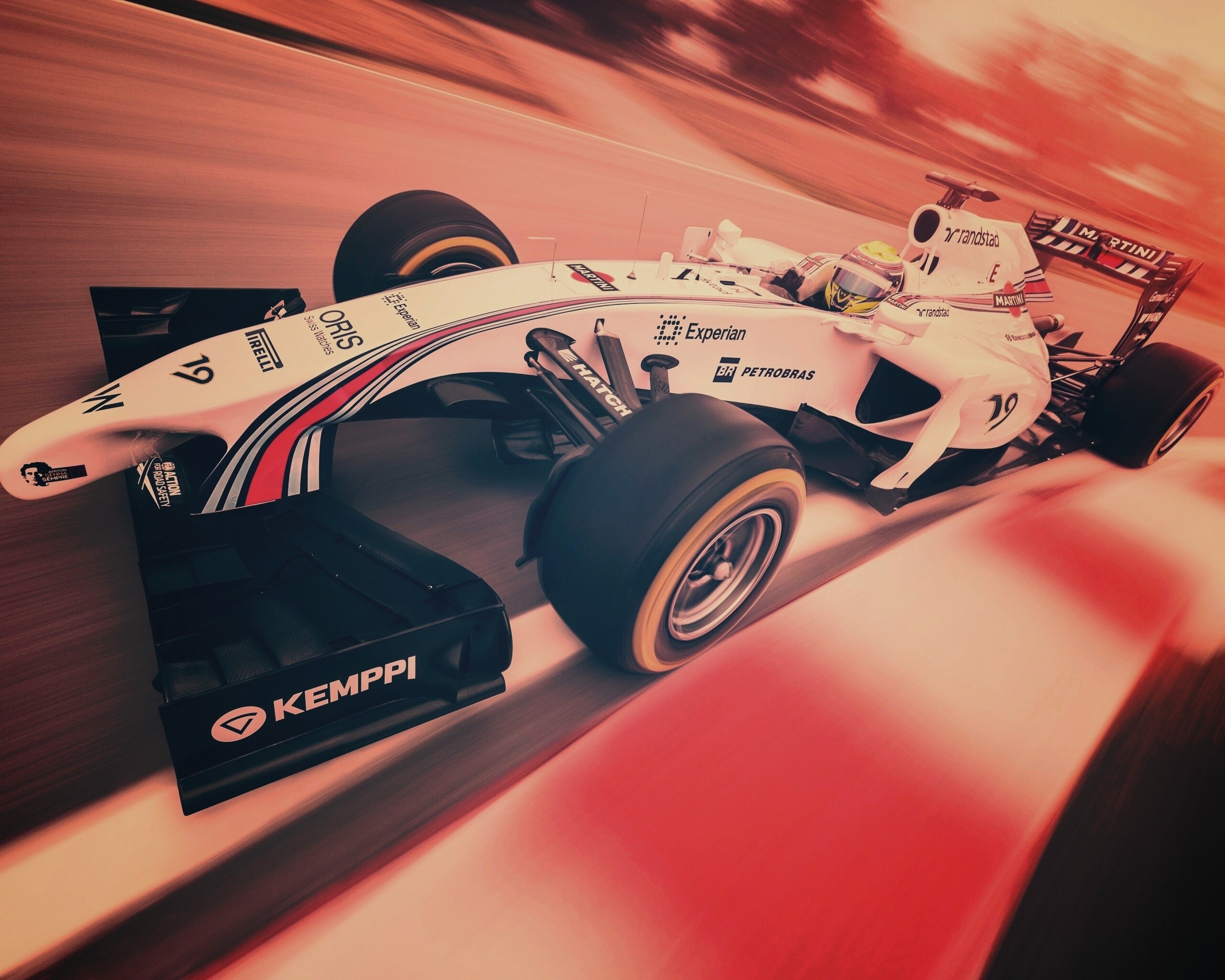 Гоночный болид F1 обои