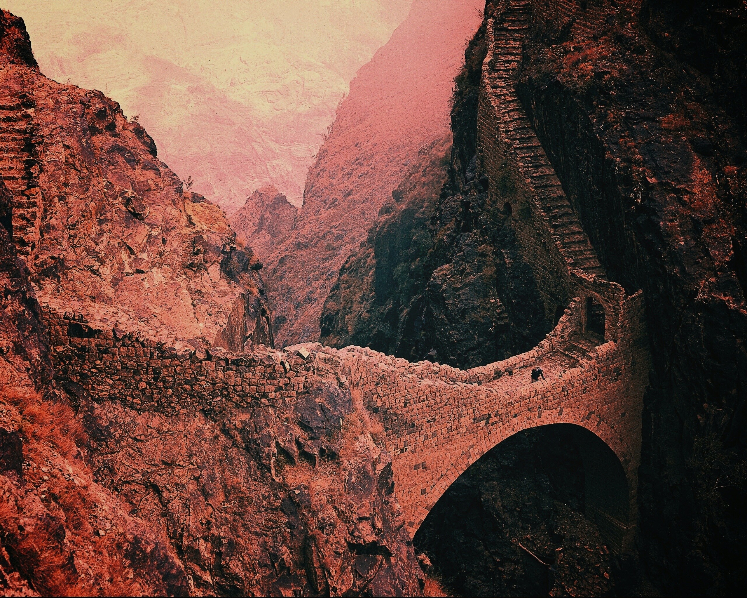 Путь в скалах обои