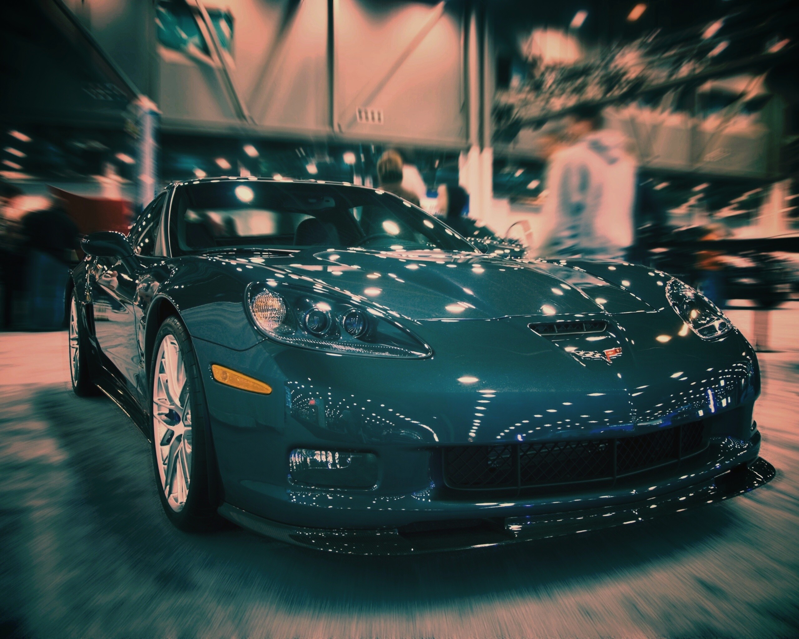 Машина на выставке обои